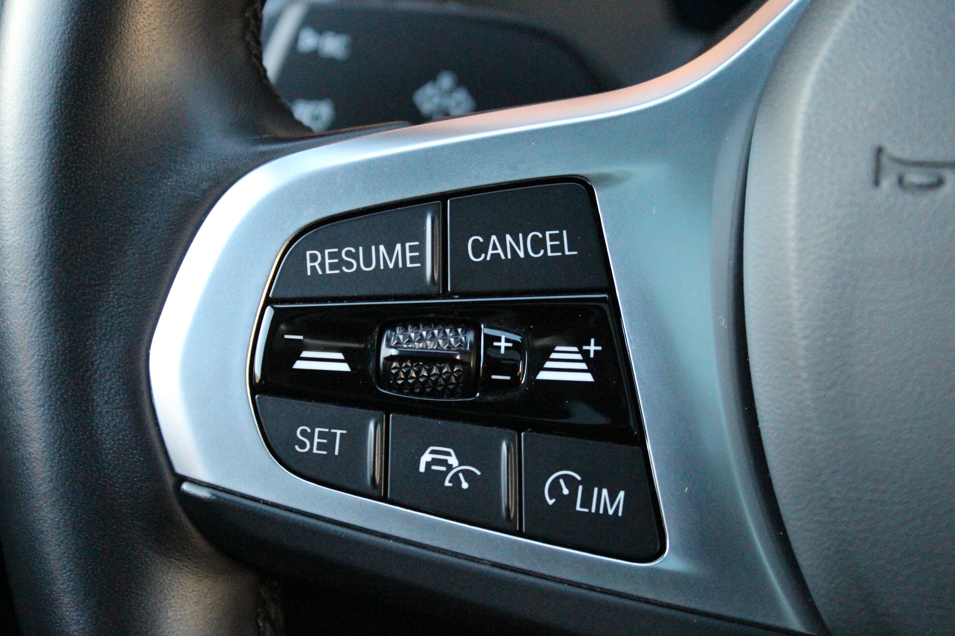 BMW 118i Pure M Sport Steptronic - "Jantes 19' * Toit Ouvrant * Harman & Kardon * Head-Up Display"-image-9