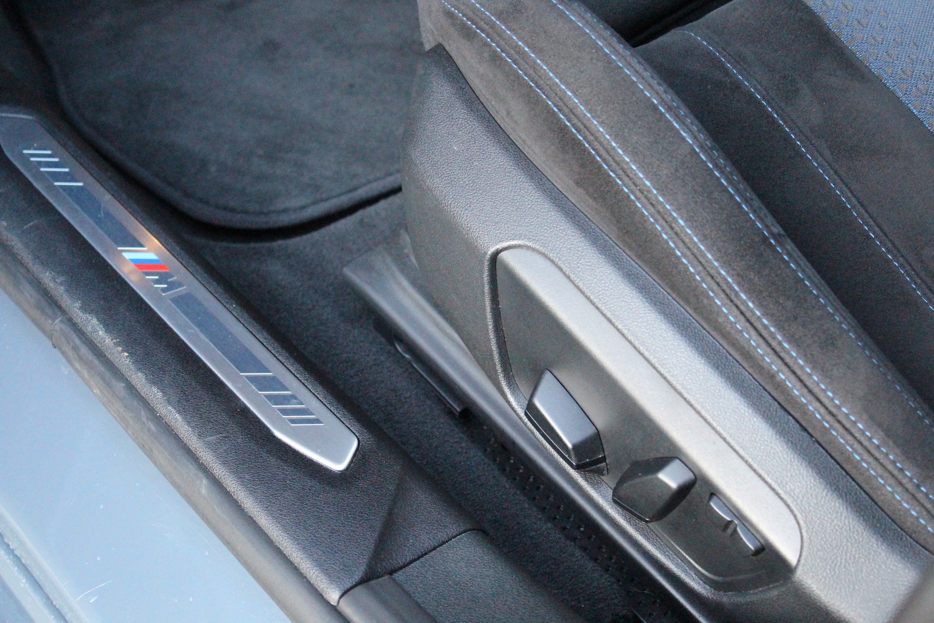 BMW 118i Pure M Sport Steptronic - "Jantes 19' * Toit Ouvrant * Harman & Kardon * Head-Up Display"-image-21