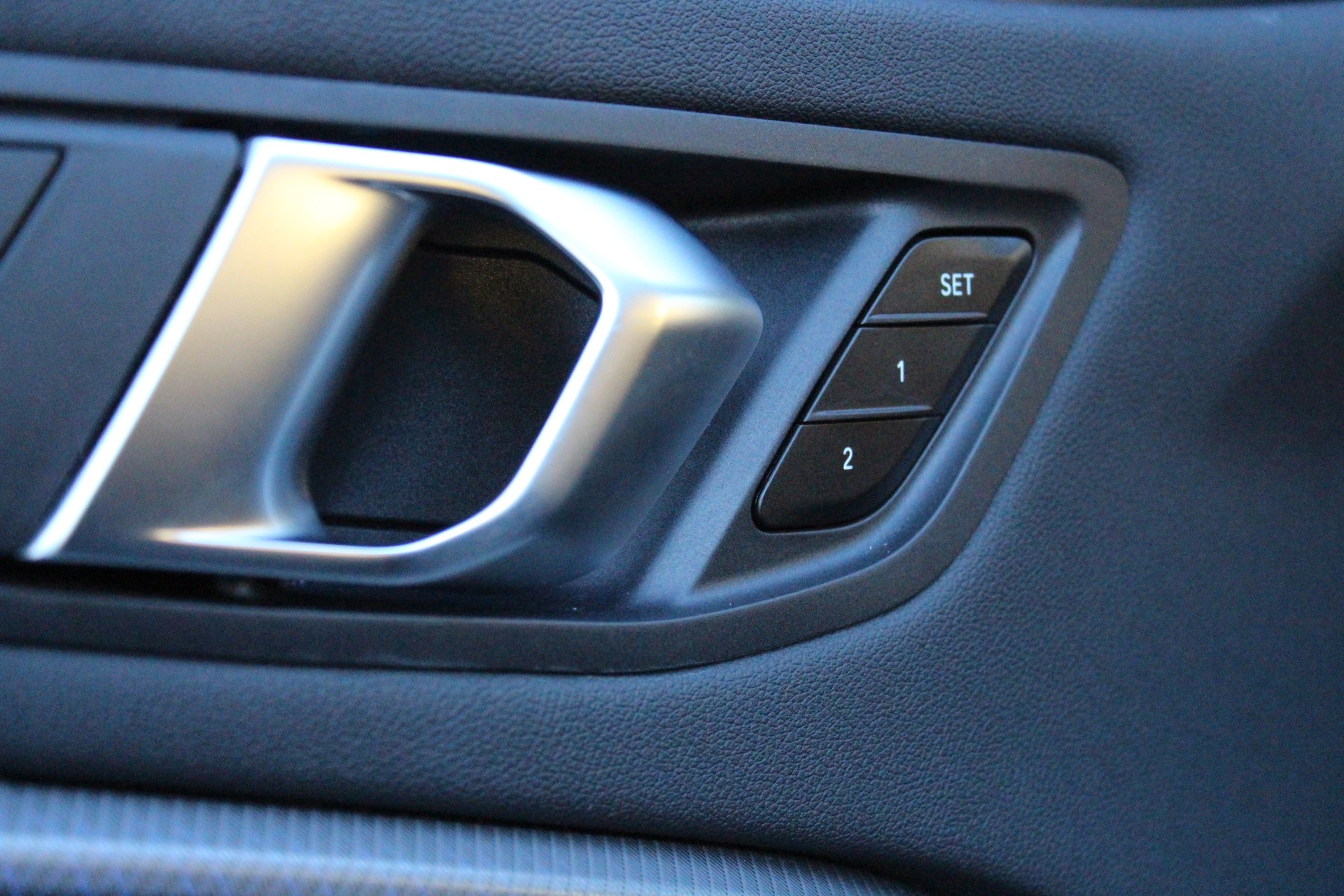 BMW 118i Pure M Sport Steptronic - "Jantes 19' * Toit Ouvrant * Harman & Kardon * Head-Up Display"-image-10