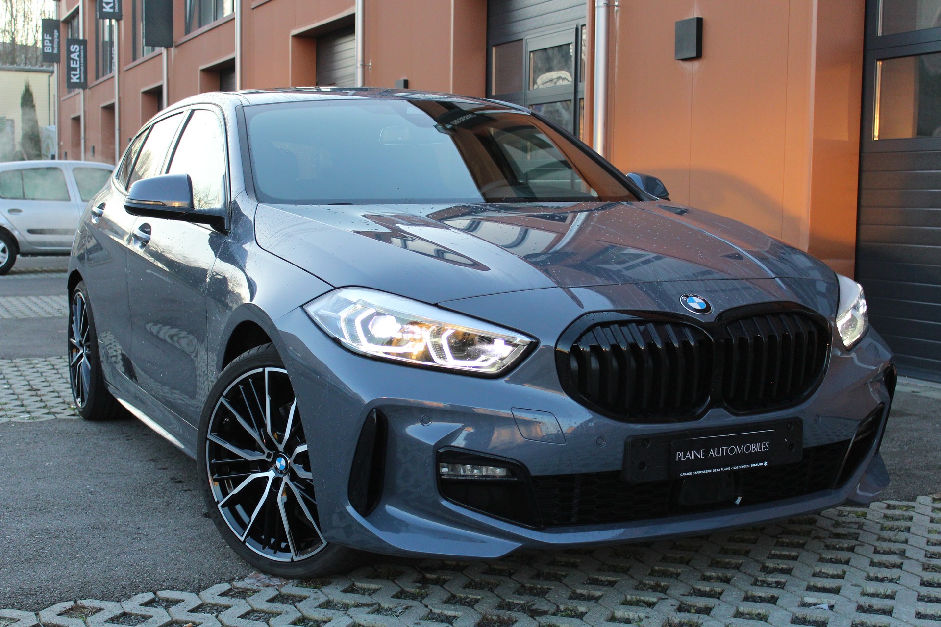 BMW 118i Pure M Sport Steptronic - "Jantes 19' * Toit Ouvrant * Harman & Kardon * Head-Up Display"-image-2