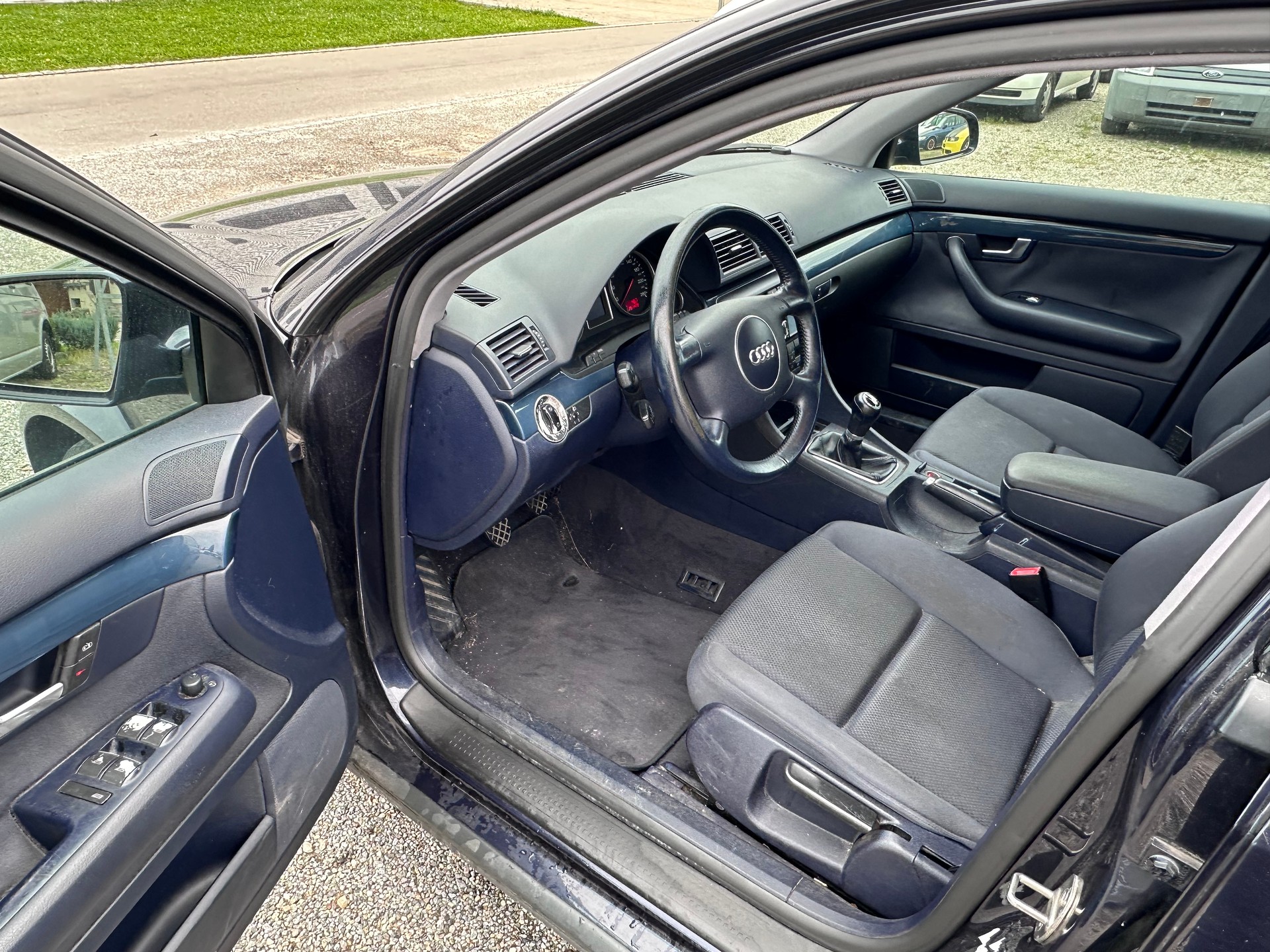 AUDI A4 Avant 2.0-image-13