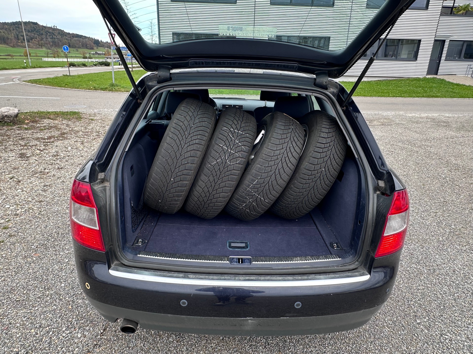 AUDI A4 Avant 2.0-image-6