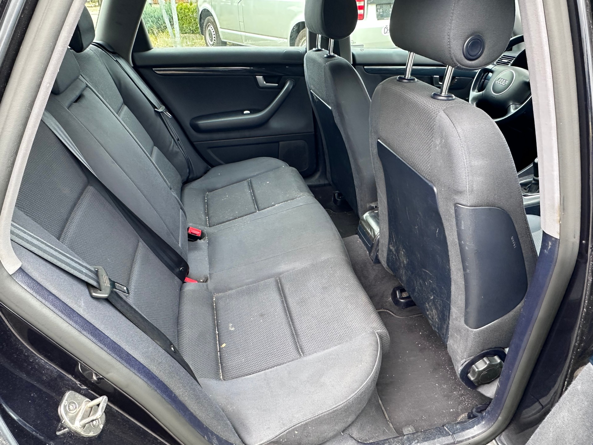 AUDI A4 Avant 2.0-image-7