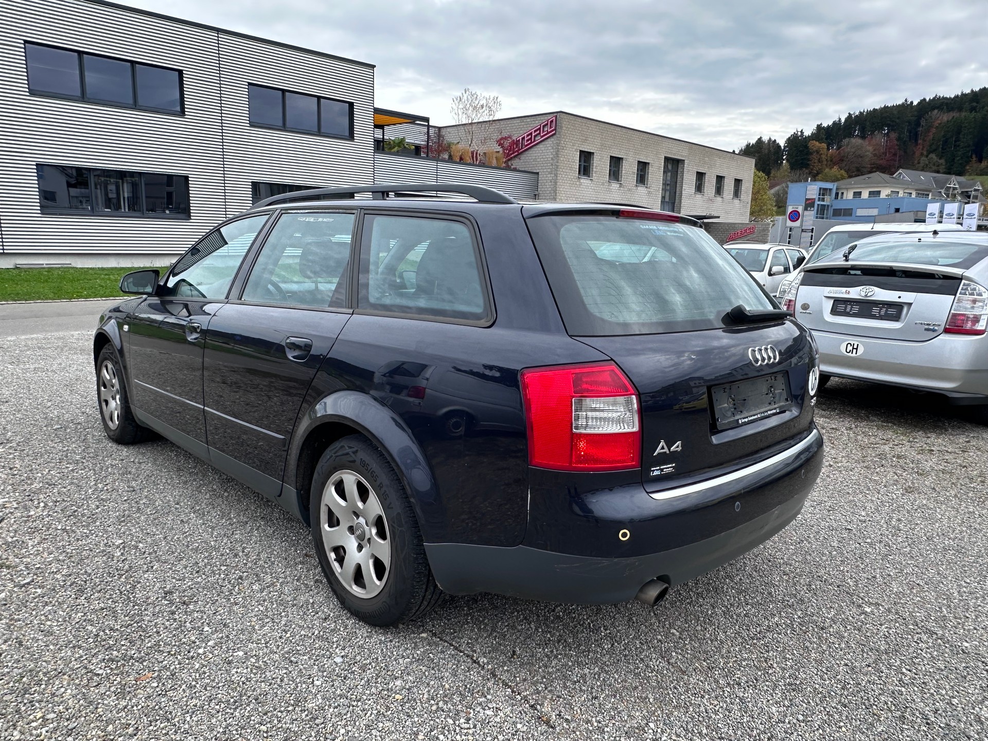 AUDI A4 Avant 2.0-image-2