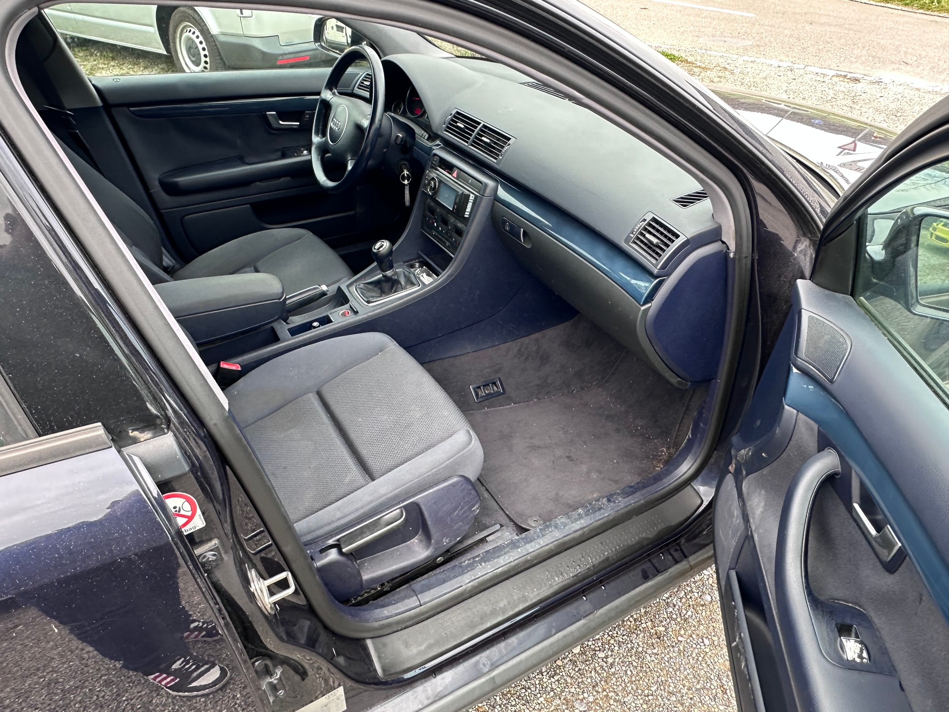 AUDI A4 Avant 2.0-image-8