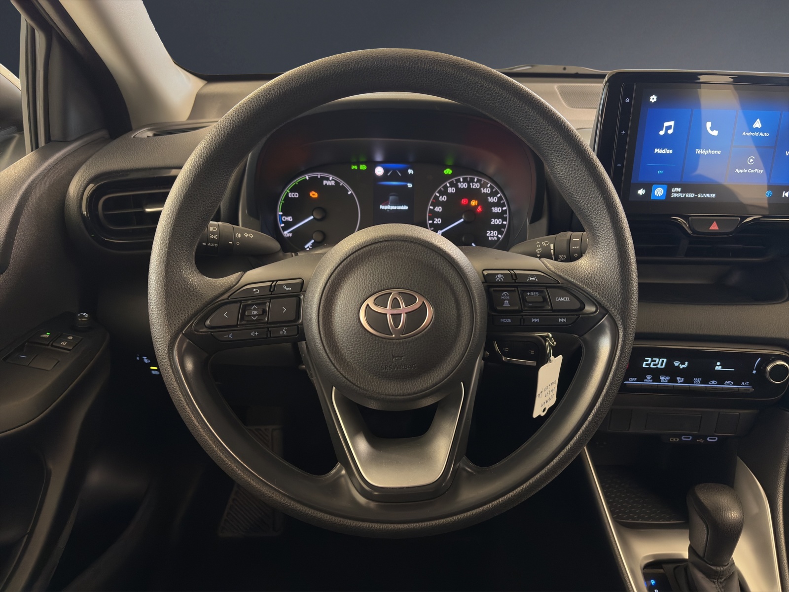 TOYOTA Yaris 1.5 Comfort e-CVT-image-9