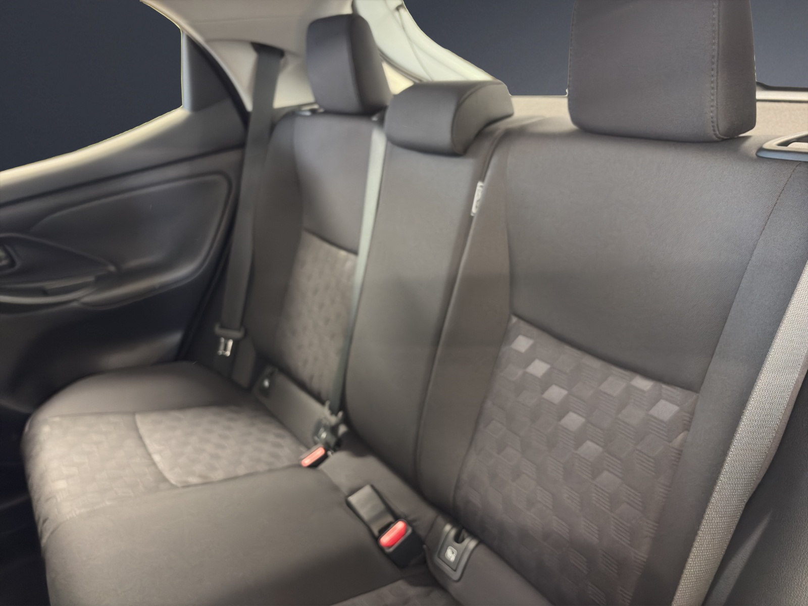 TOYOTA Yaris 1.5 Comfort e-CVT-image-6