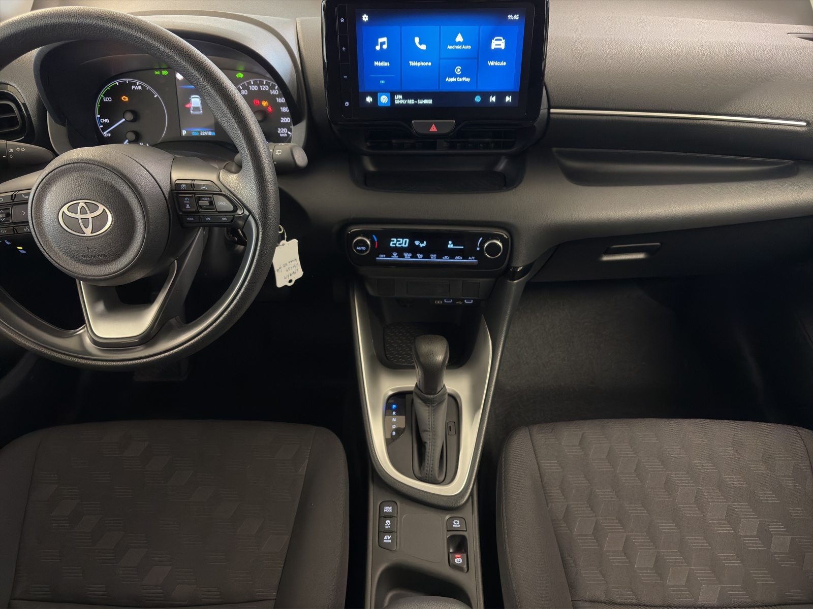 TOYOTA Yaris 1.5 Comfort e-CVT-image-16