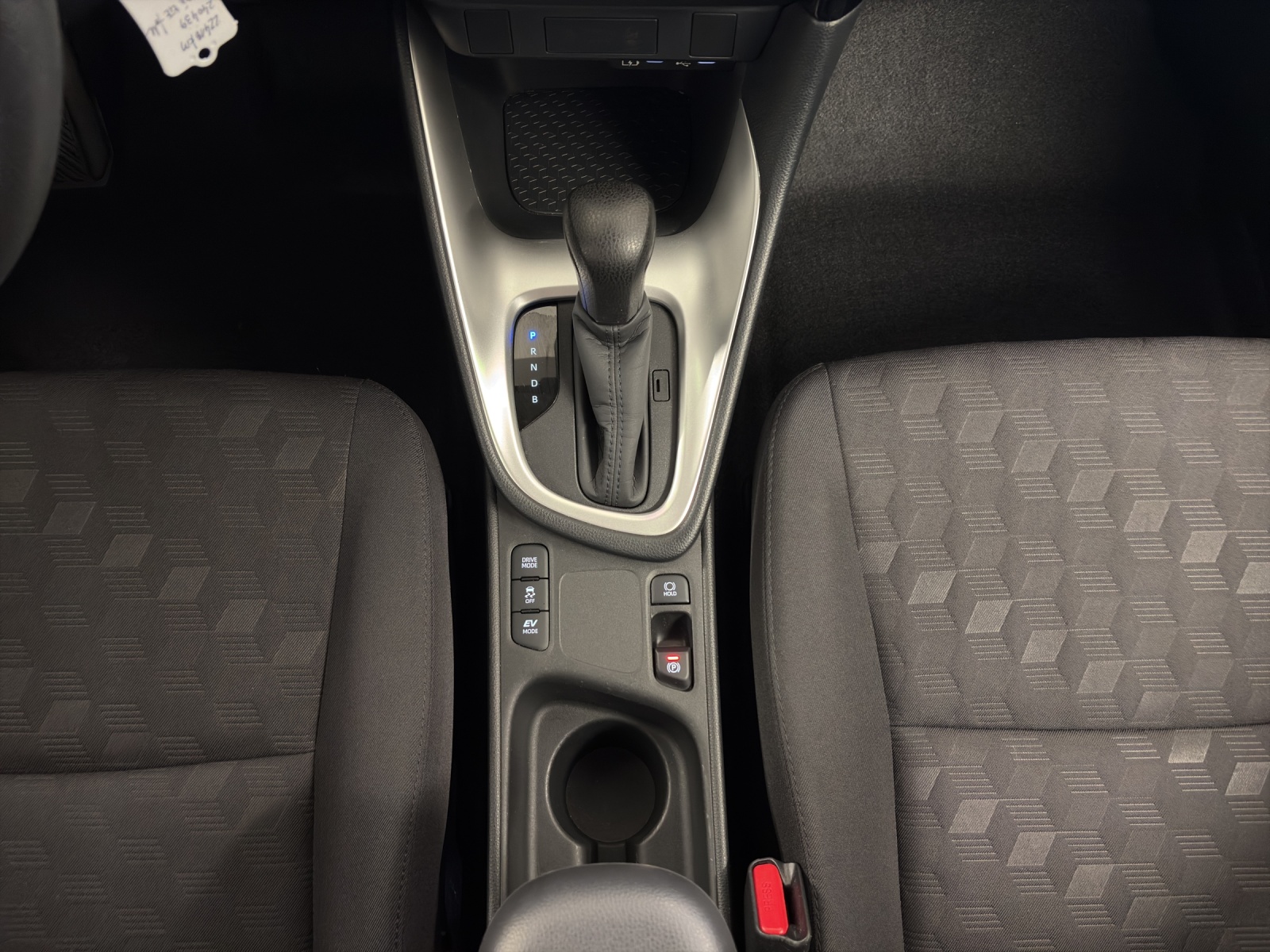 TOYOTA Yaris 1.5 Comfort e-CVT-image-13