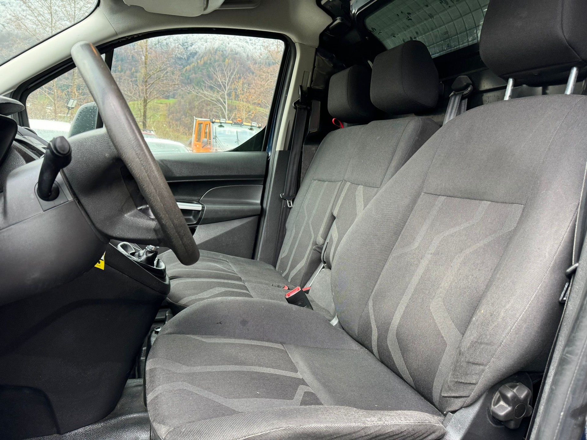 FORD Transit Connect Van T210 1.0 EcoBoost Ambiente-image-13