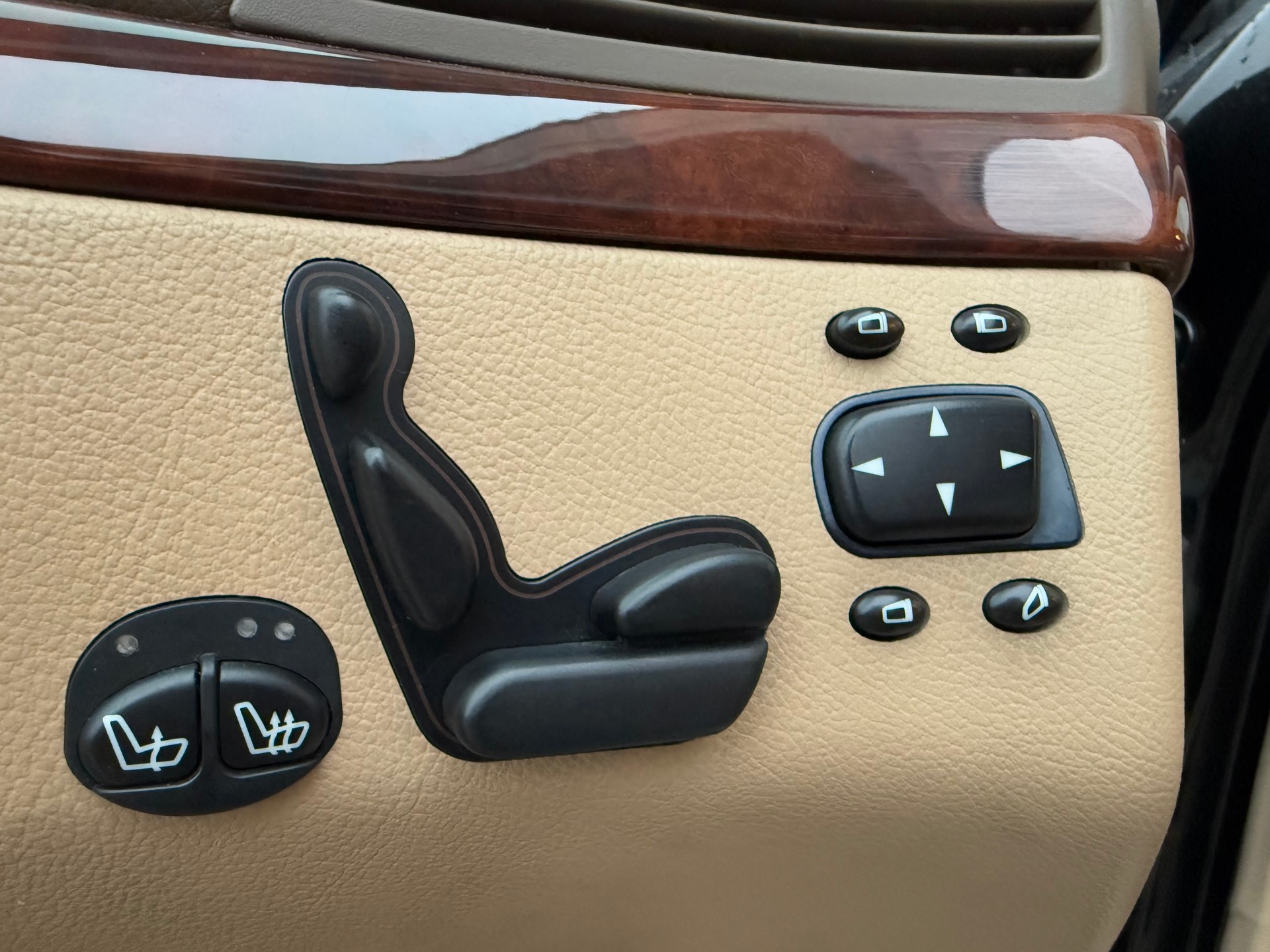 MERCEDES-BENZ S 320 L-image-14