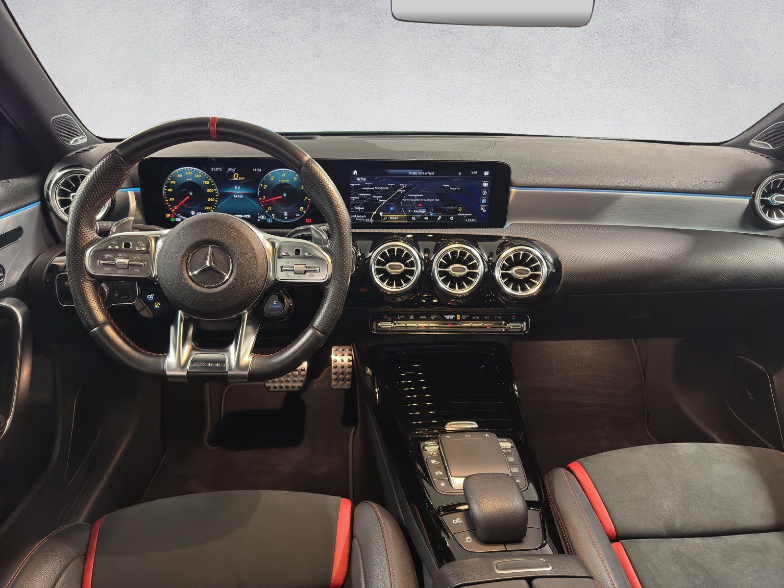 MERCEDES-BENZ A 35 AMG 4Matic-image-14