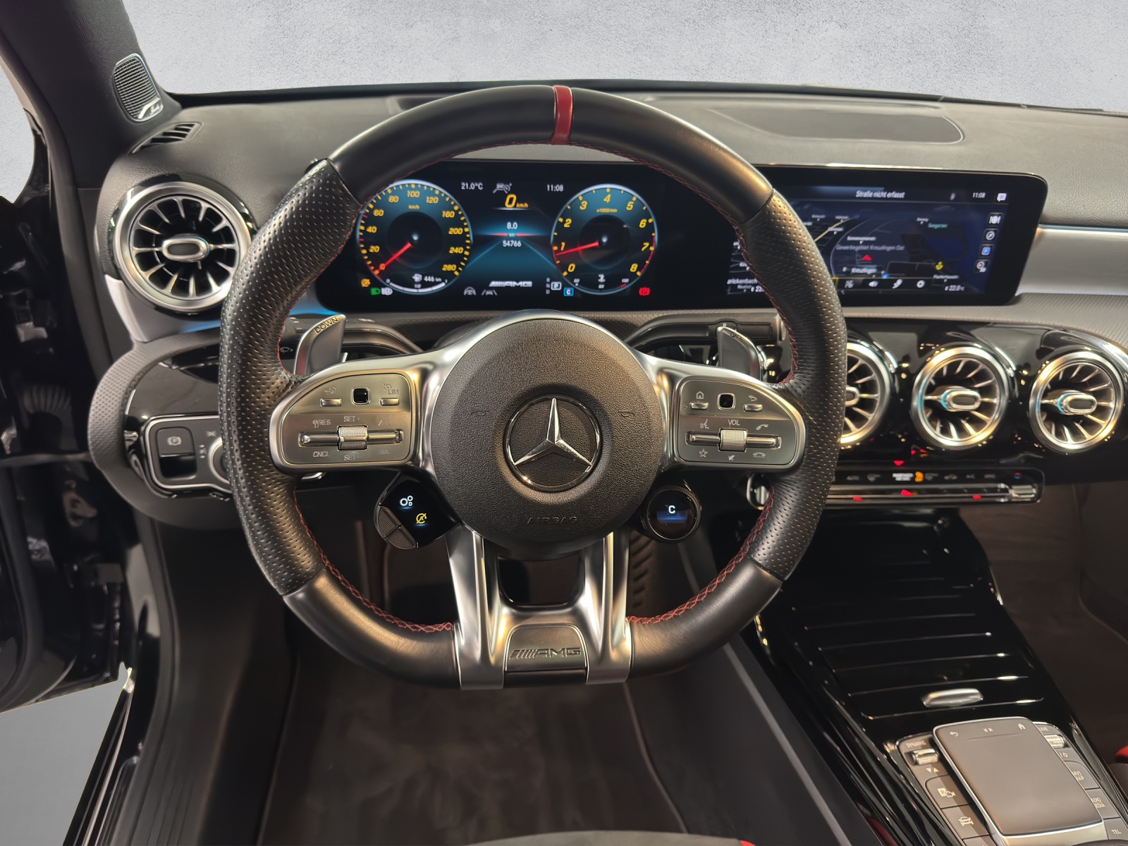 MERCEDES-BENZ A 35 AMG 4Matic-image-12