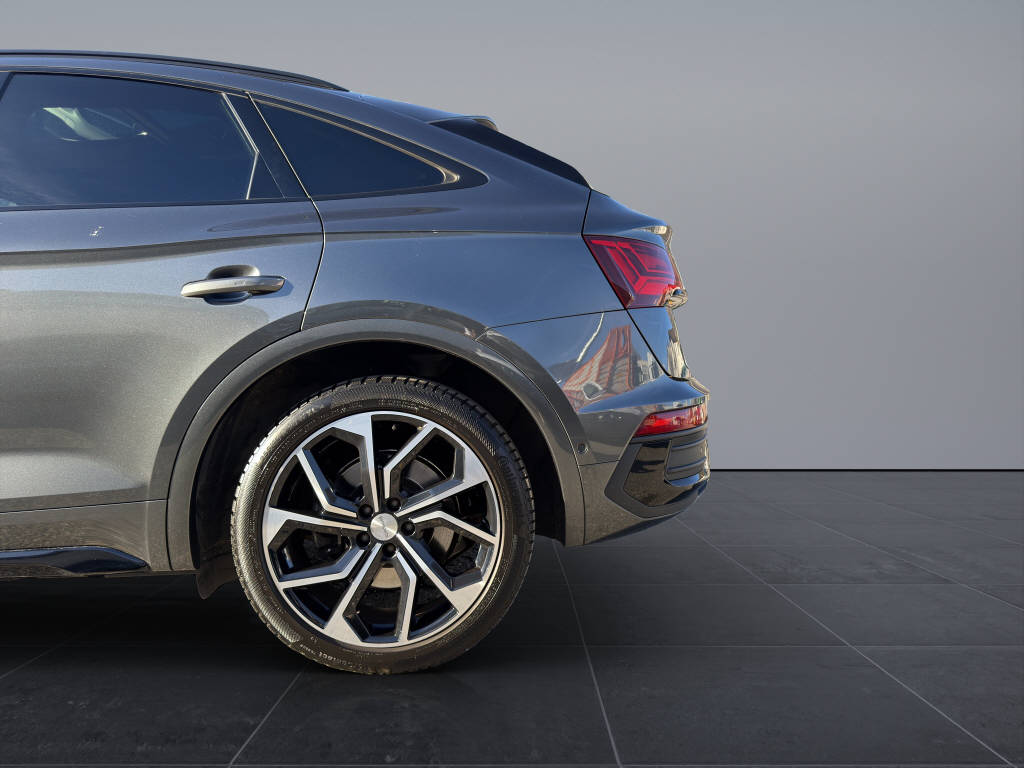 AUDI Q5 Sportback 2.0 45 TFSI Black Edition S Line quattro S-Tronic-image-18
