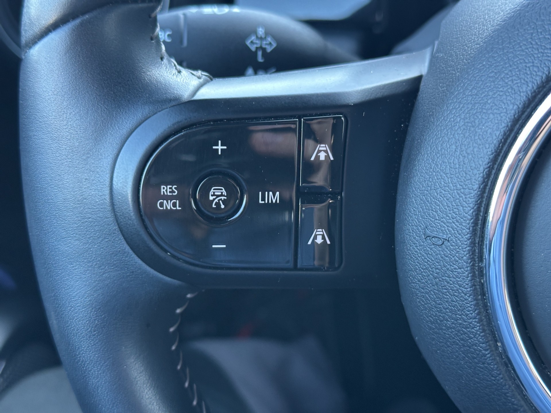 MINI Mini F56 Cooper SE-image-16