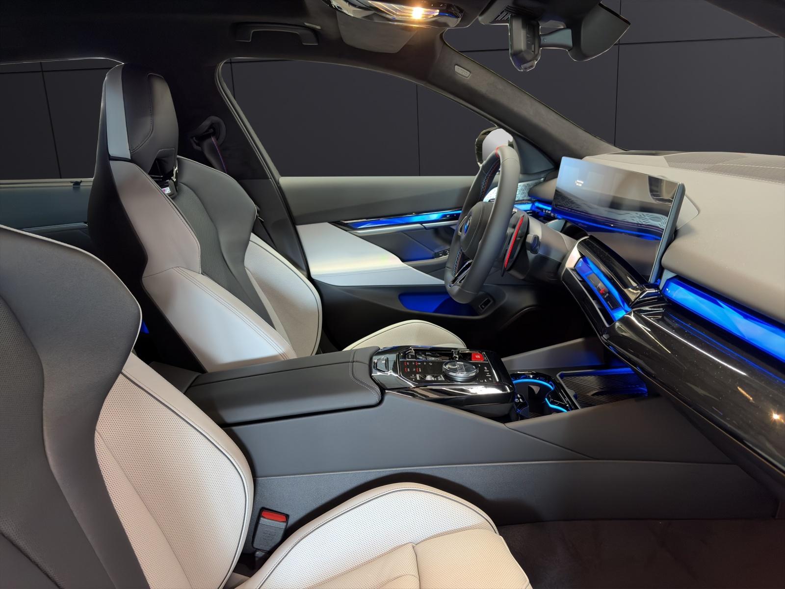 BMW M5 xDrive Touring-image-9