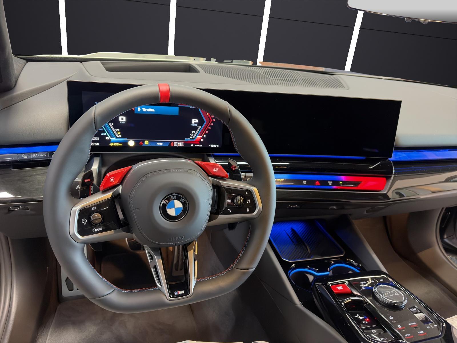 BMW M5 xDrive Touring-image-12