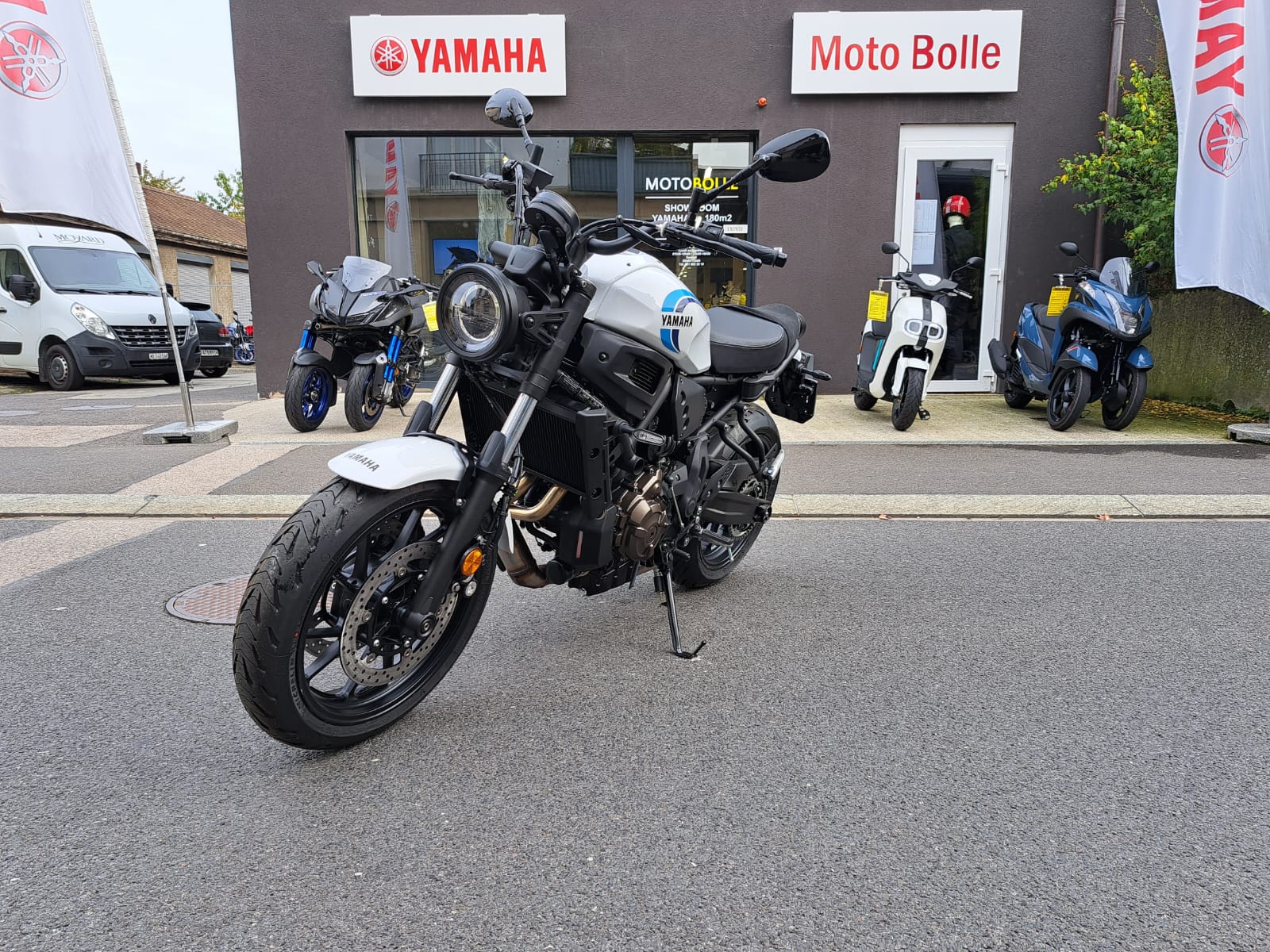 YAMAHA XSR 700-showroom-element-2