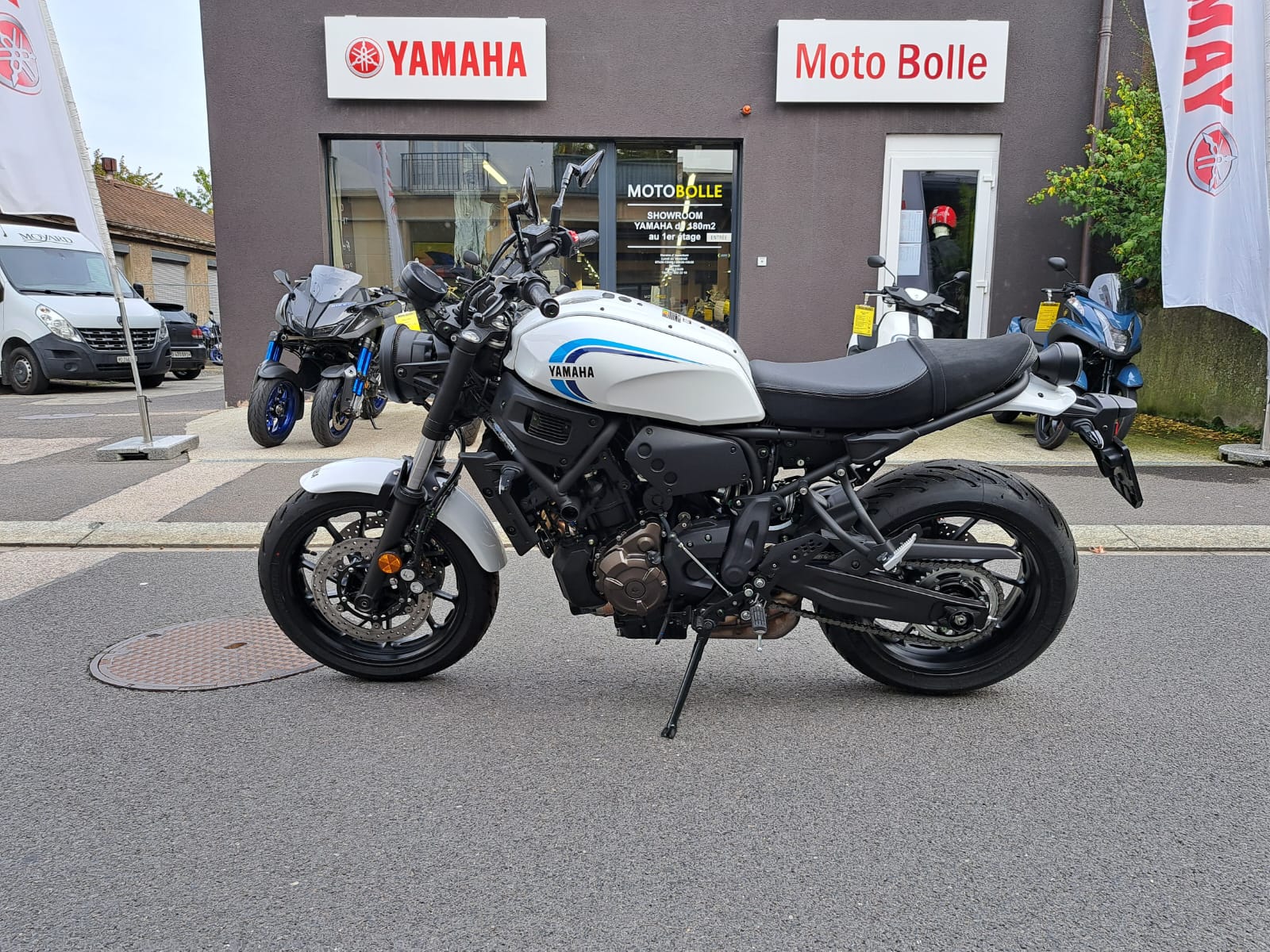 YAMAHA XSR 700-showroom-element-3