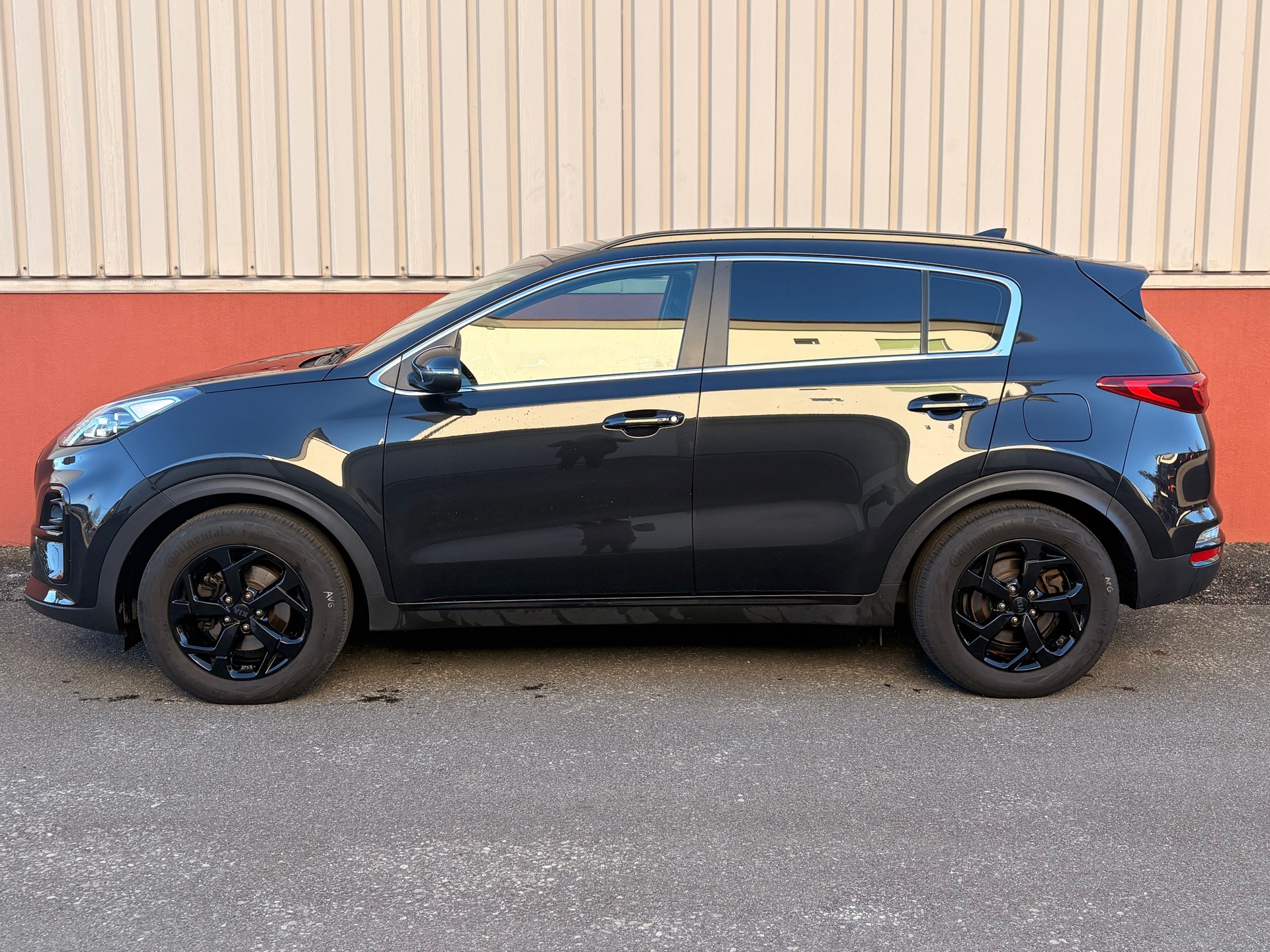 KIA Sportage 1.6 T-GDi Black Edition 4WD Automat-image-2