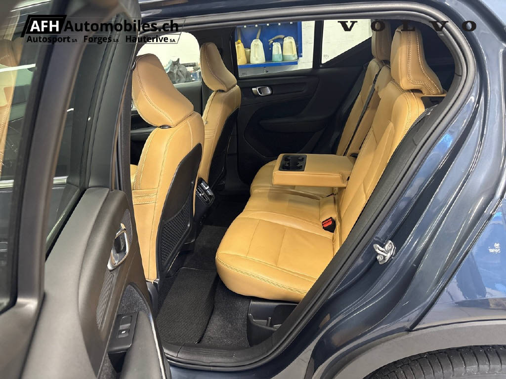 VOLVO XC40 D4 AWD Inscription-image-15