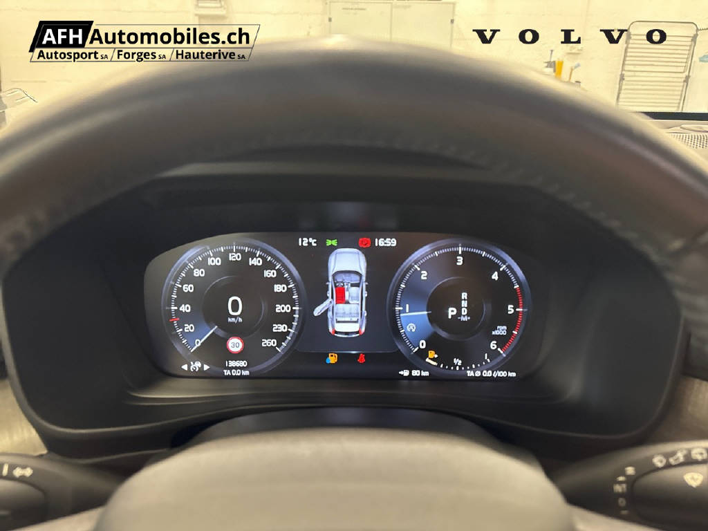 VOLVO XC40 D4 AWD Inscription-image-12