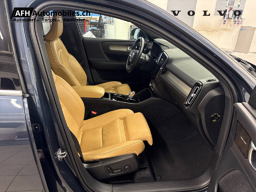 VOLVO XC40 D4 AWD Inscription-image-8