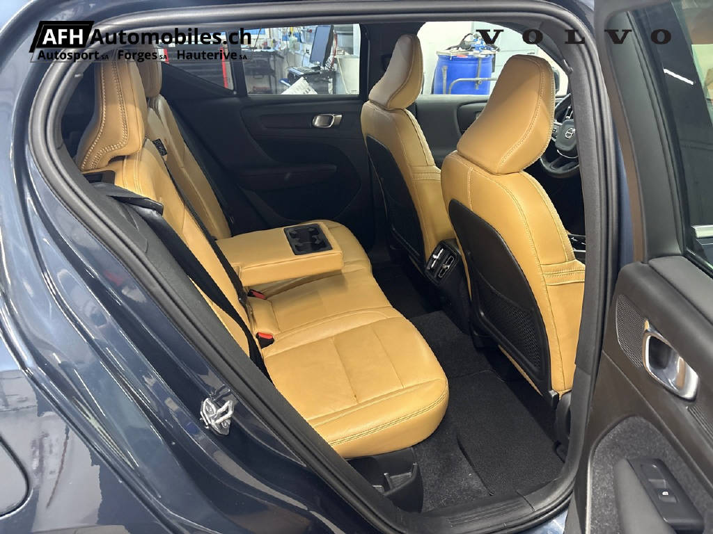VOLVO XC40 D4 AWD Inscription-image-7