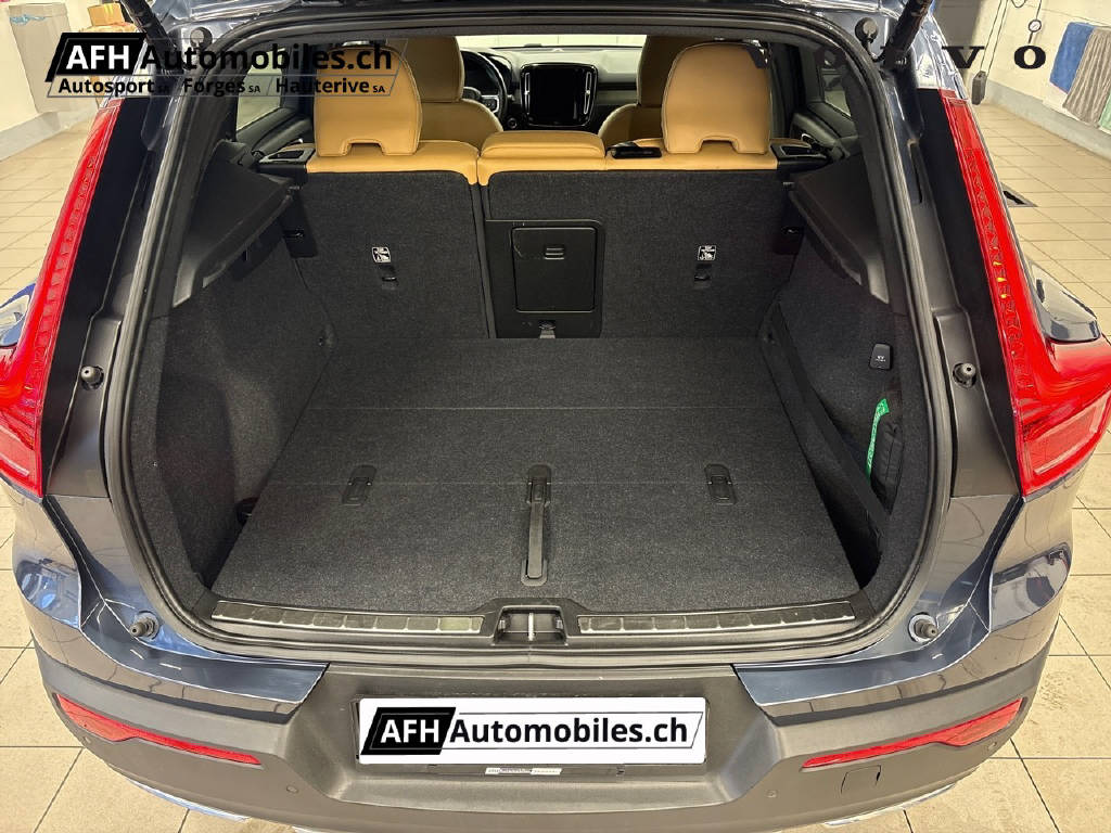 VOLVO XC40 D4 AWD Inscription-image-9