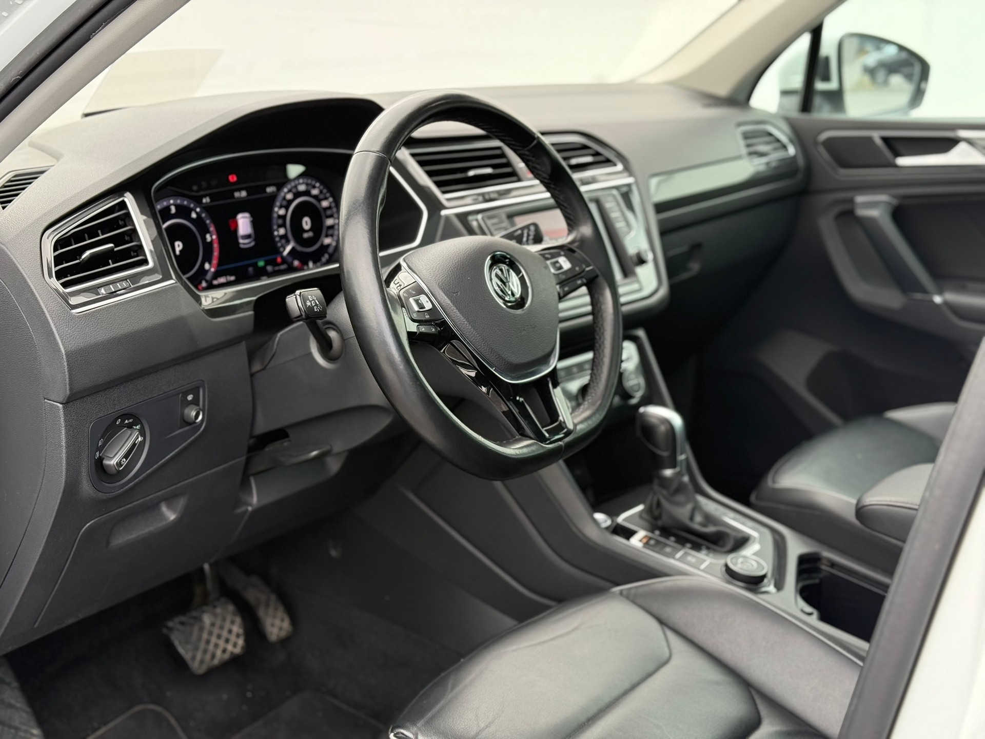 VW Tiguan 2.0 TDI SCR Highline 4Motion DSG-image-6