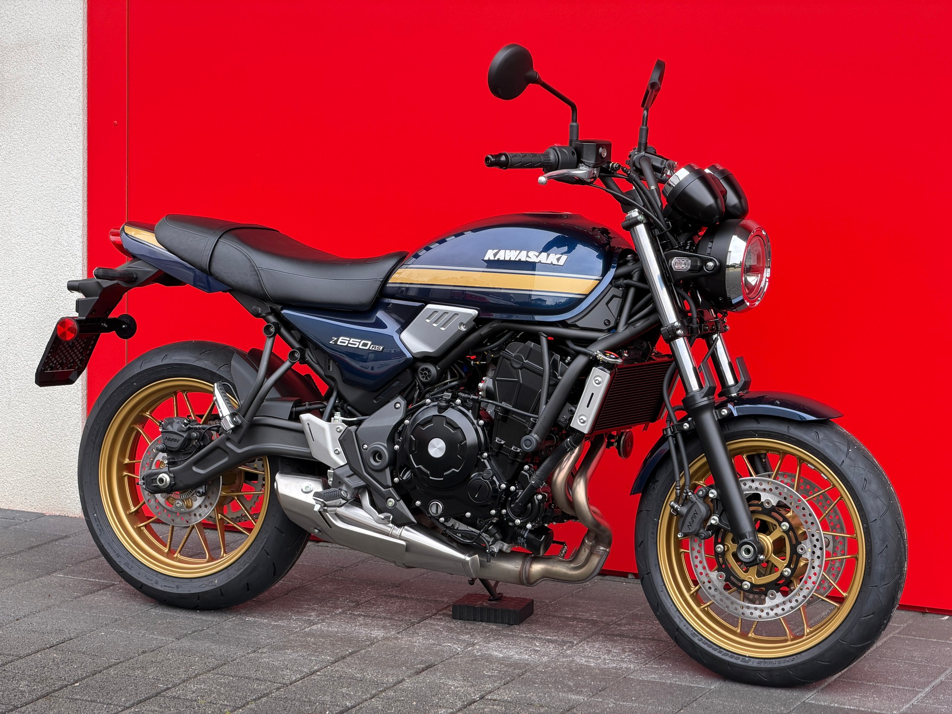 KAWASAKI Z 650 RS-showroom-element-1