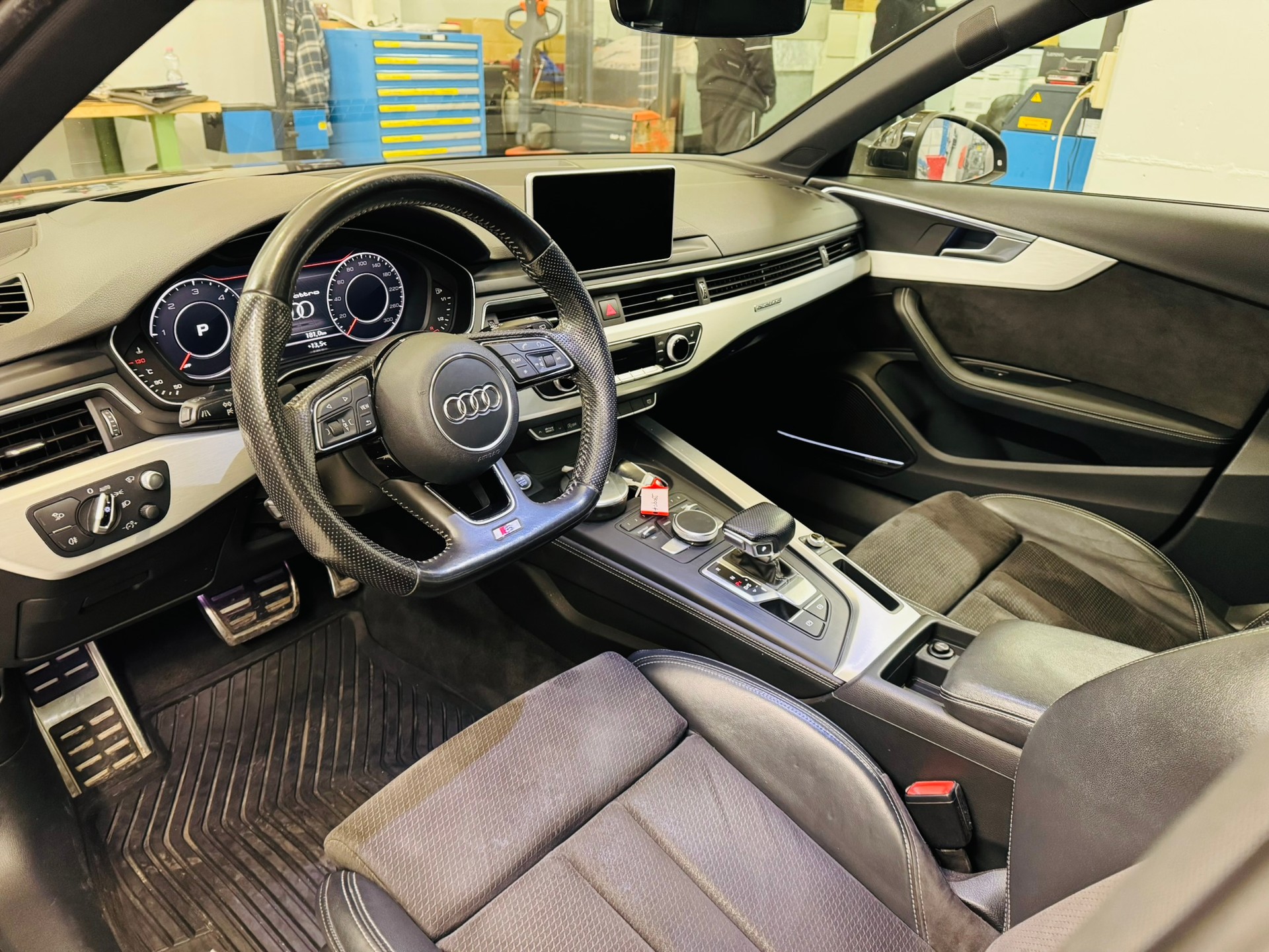 AUDI A4 Avant 3.0 TDI Sport quattro tiptronic-image-9