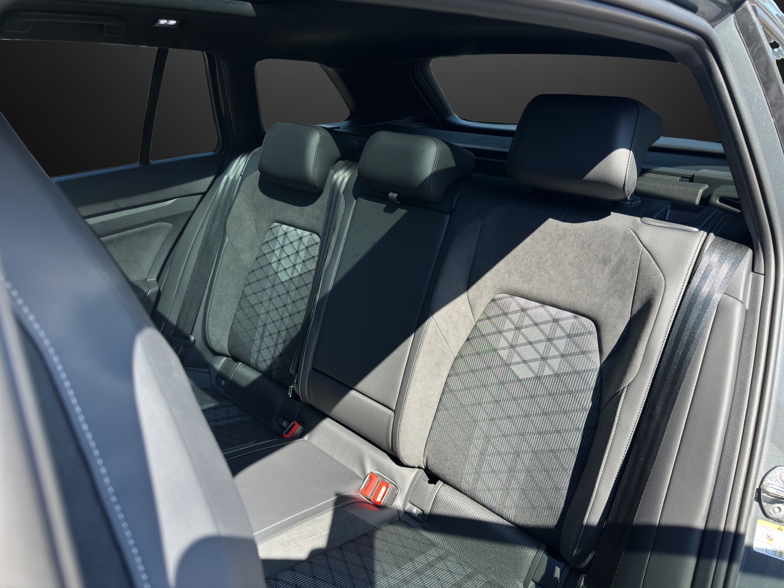 VW Golf Variant 2.0 TSI R-Line DSG 4 Motion-image-8