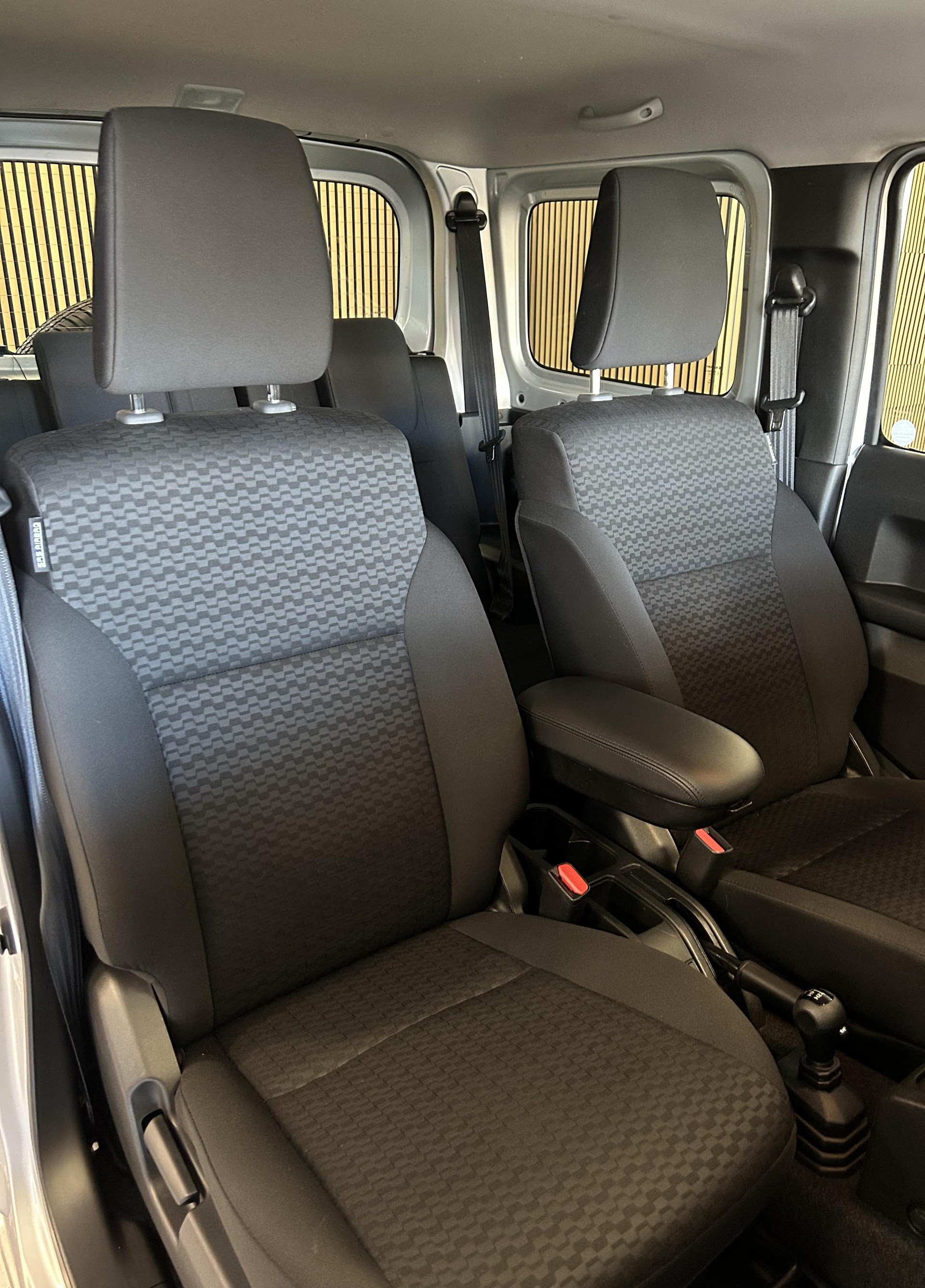 SUZUKI Jimny 1.5 Compact Top Automatique 4 Place/4Platz-image-15