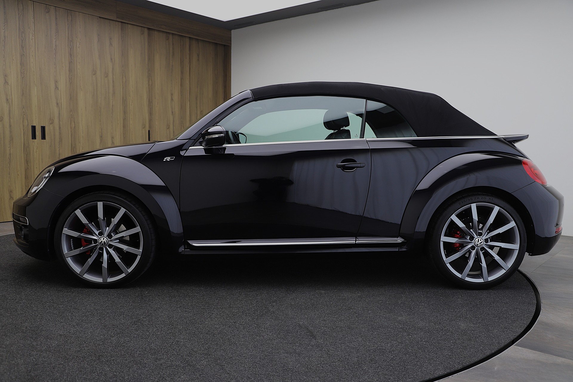 VW Beetle Cabrio 2.0 TSI BMT R-Line Sport DSG-image-4