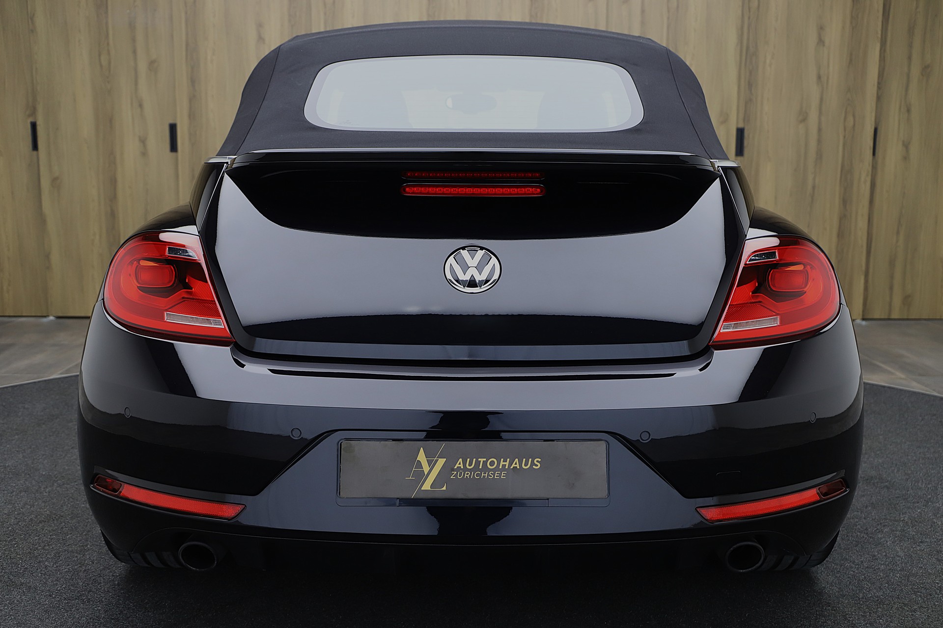 VW Beetle Cabrio 2.0 TSI BMT R-Line Sport DSG-image-5