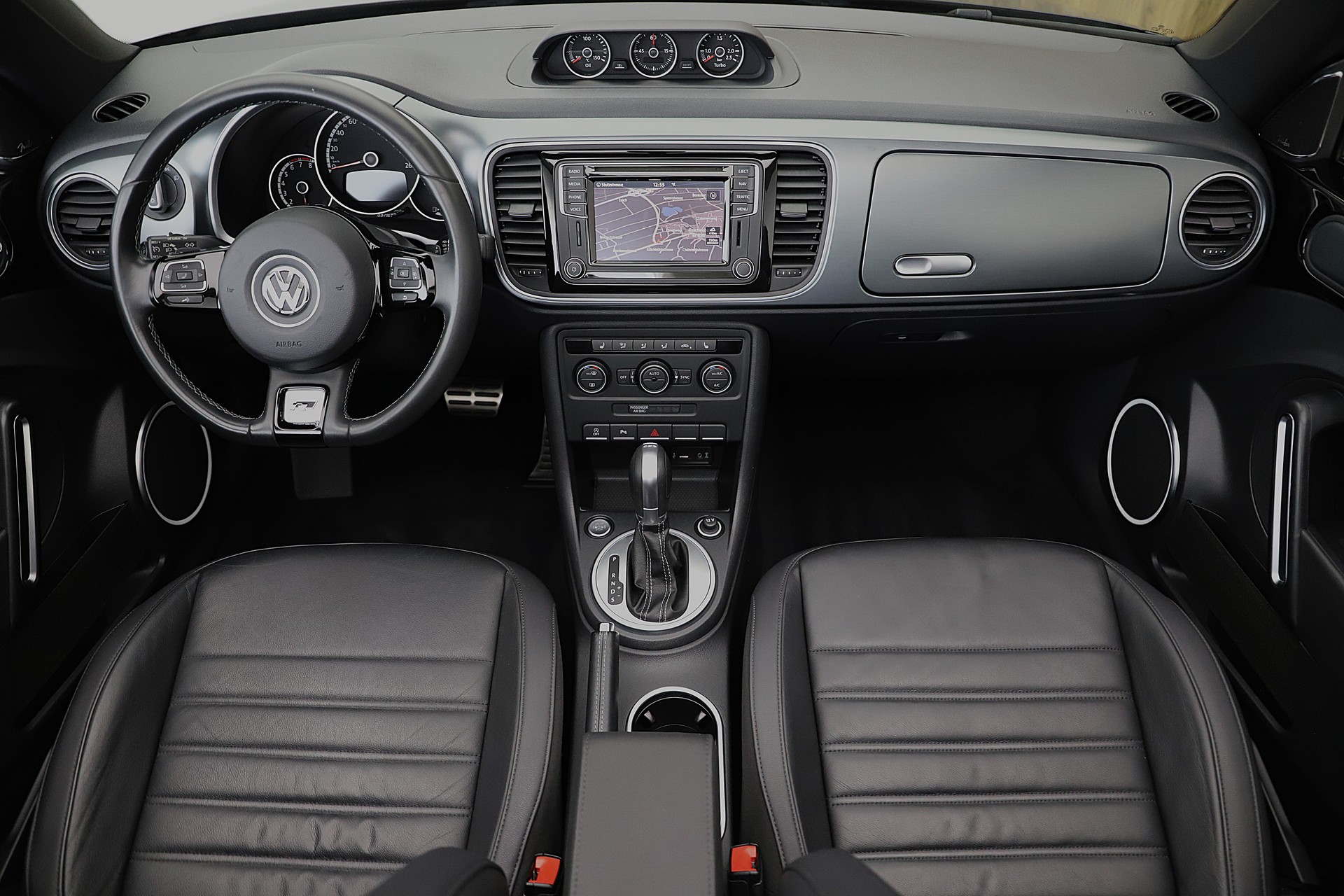 VW Beetle Cabrio 2.0 TSI BMT R-Line Sport DSG-image-7