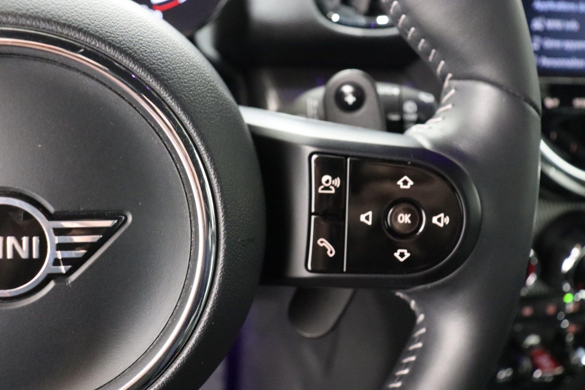 MINI Countryman F60 2.0i Cooper S SAG ALL4-image-18
