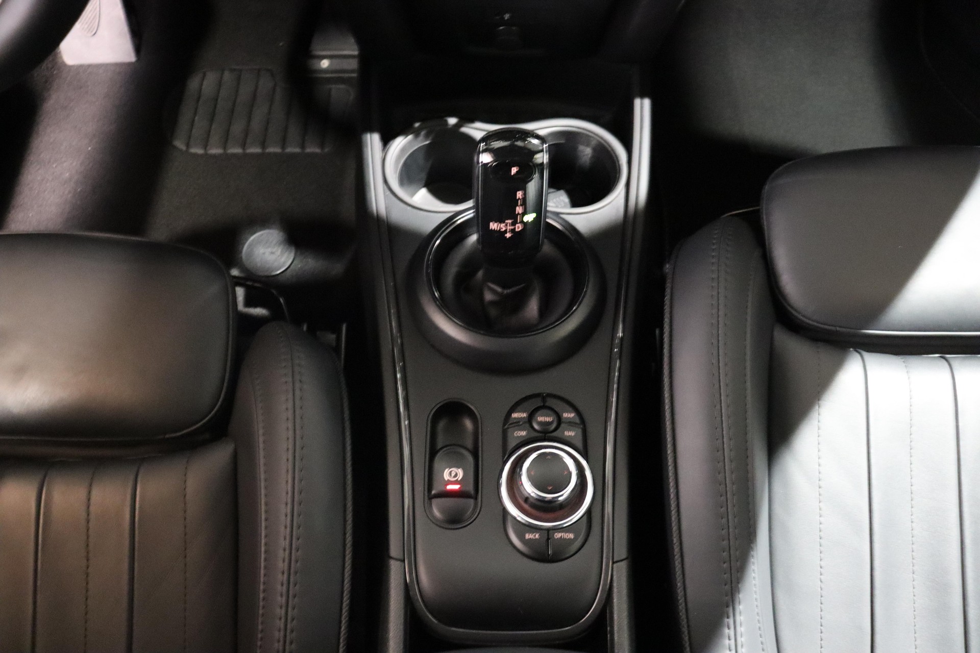MINI Countryman F60 2.0i Cooper S SAG ALL4-image-10