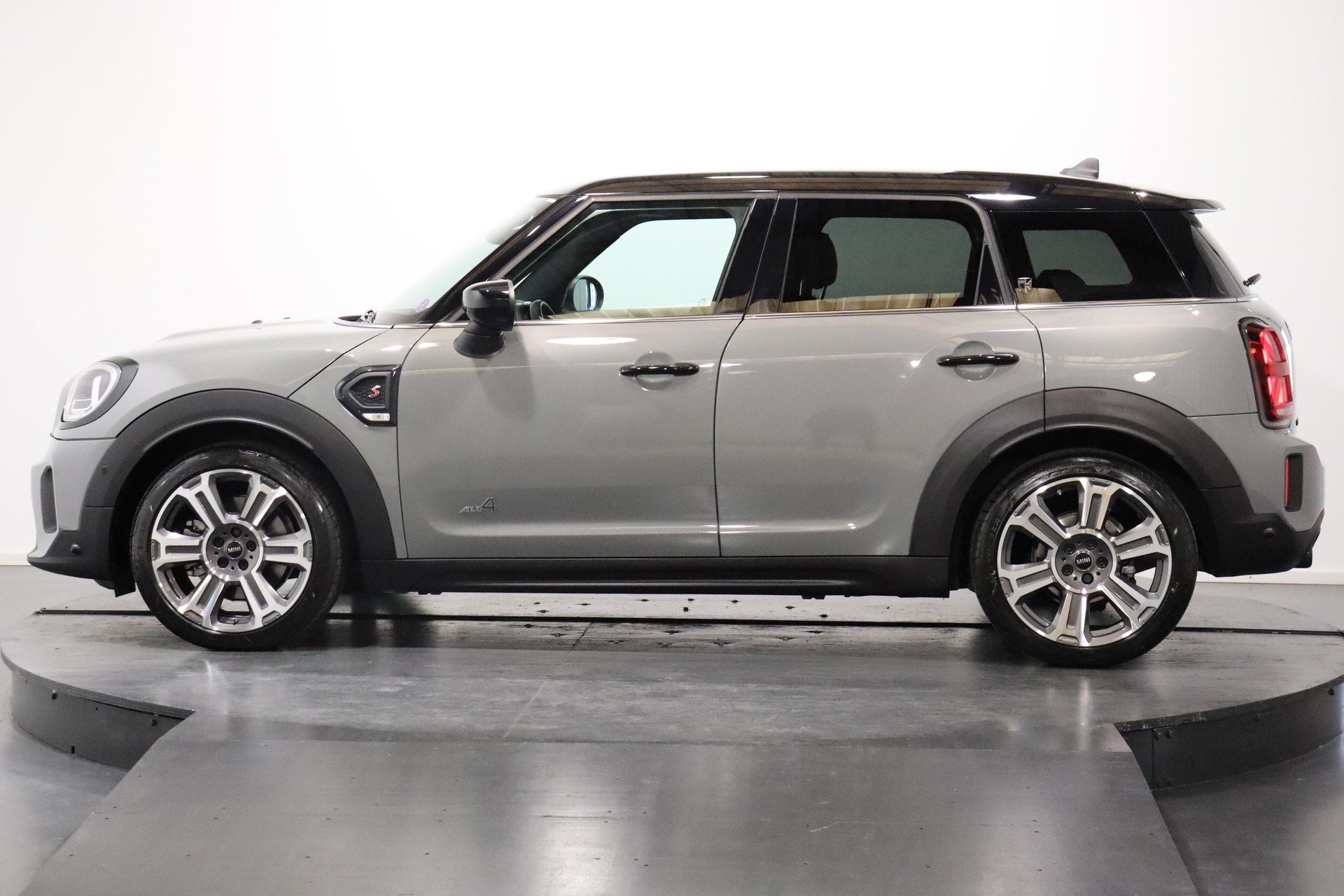 MINI Countryman F60 2.0i Cooper S SAG ALL4-image-1