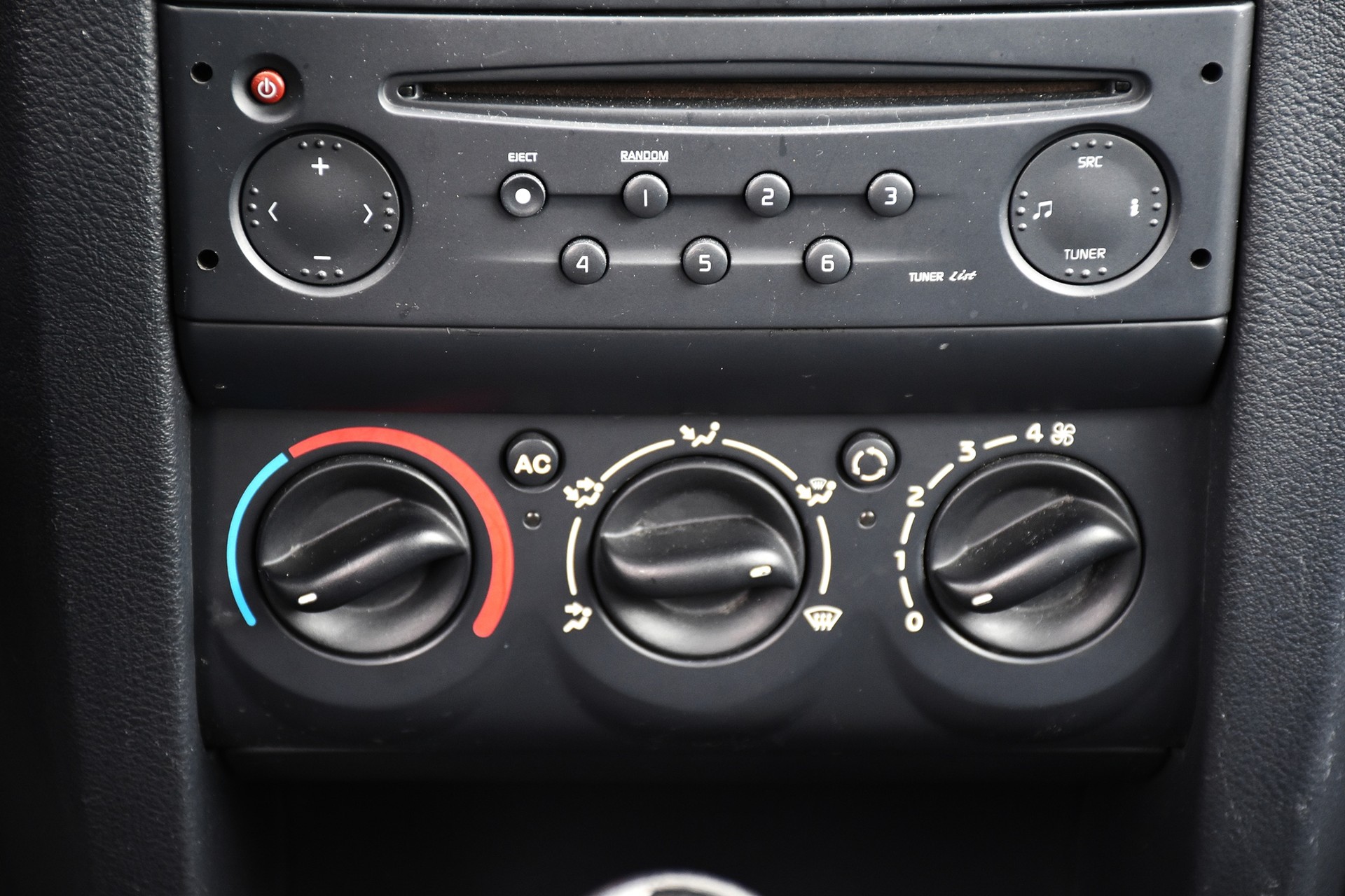 RENAULT Clio 1.4 16V Extrême-image-10