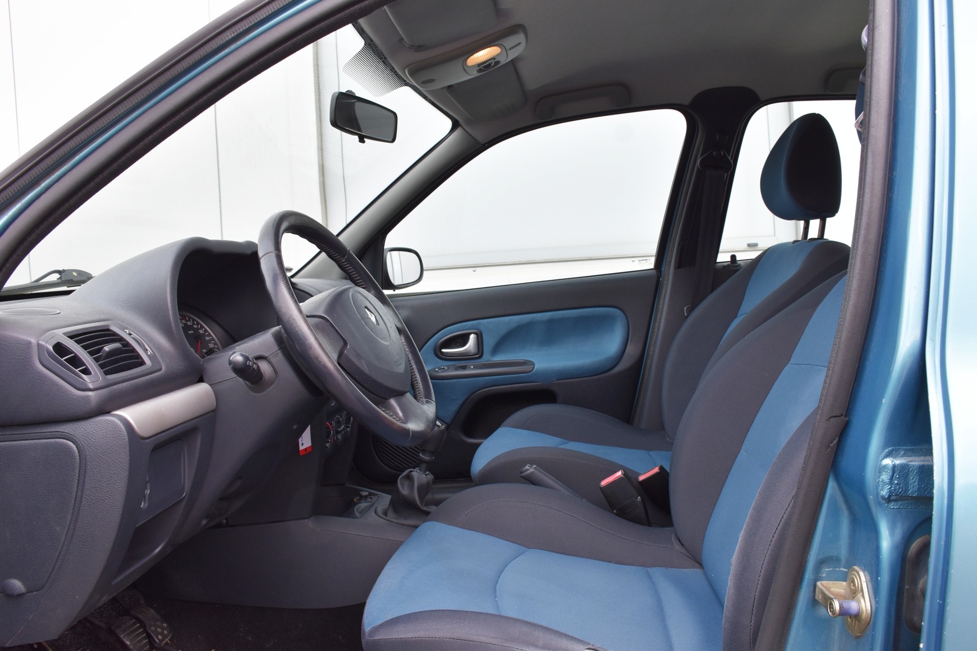RENAULT Clio 1.4 16V Extrême-image-5