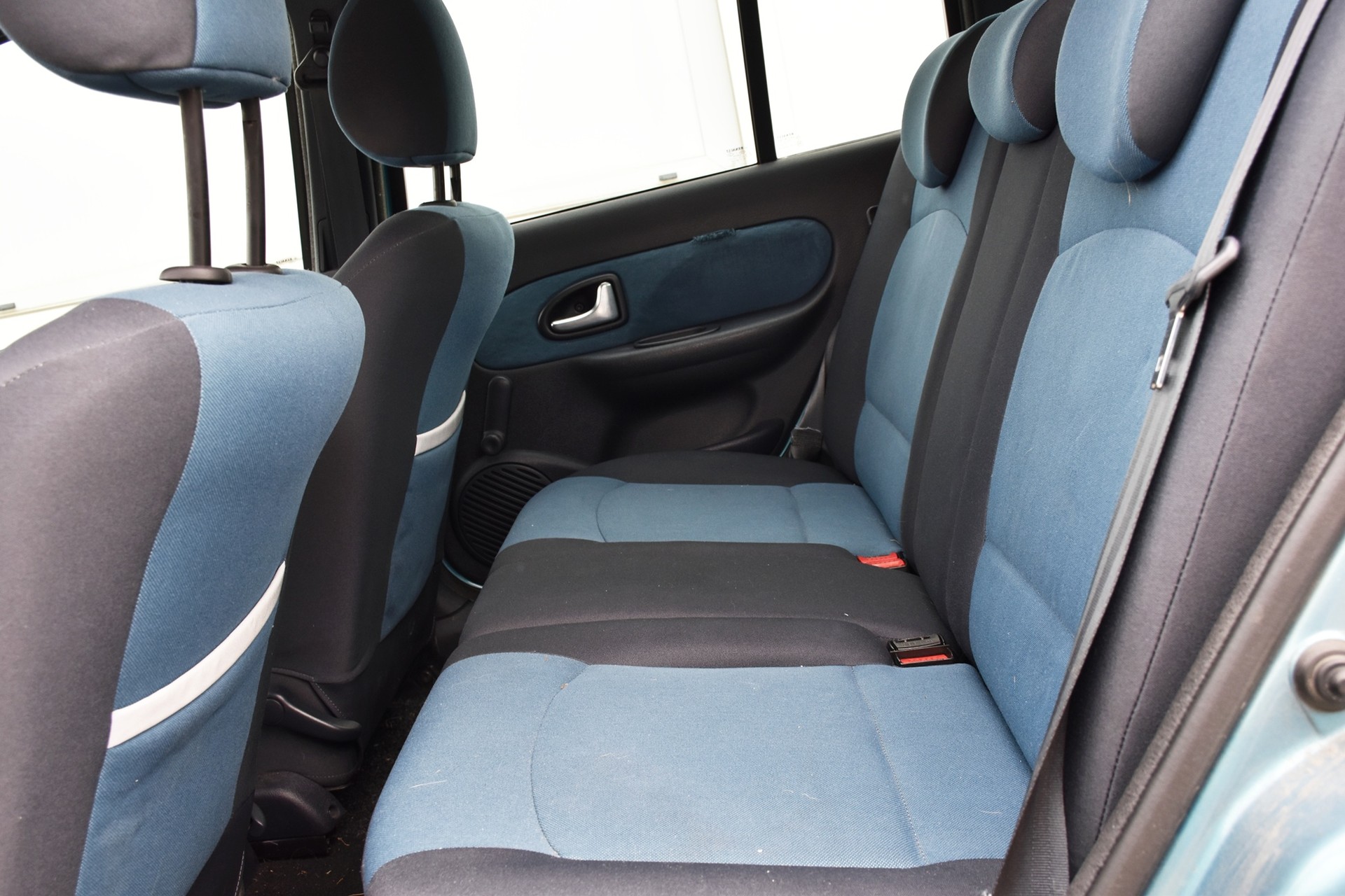 RENAULT Clio 1.4 16V Extrême-image-12