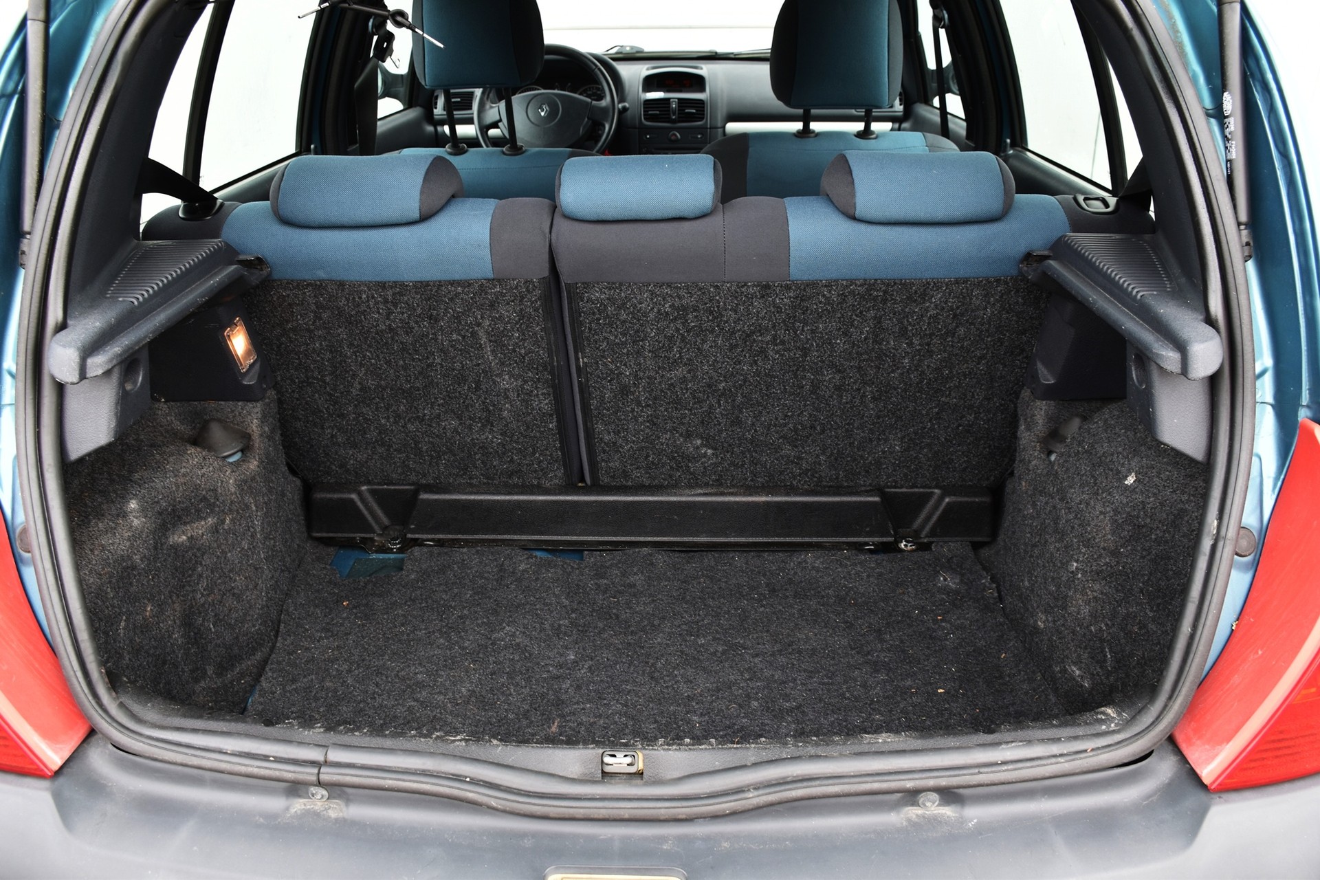 RENAULT Clio 1.4 16V Extrême-image-13