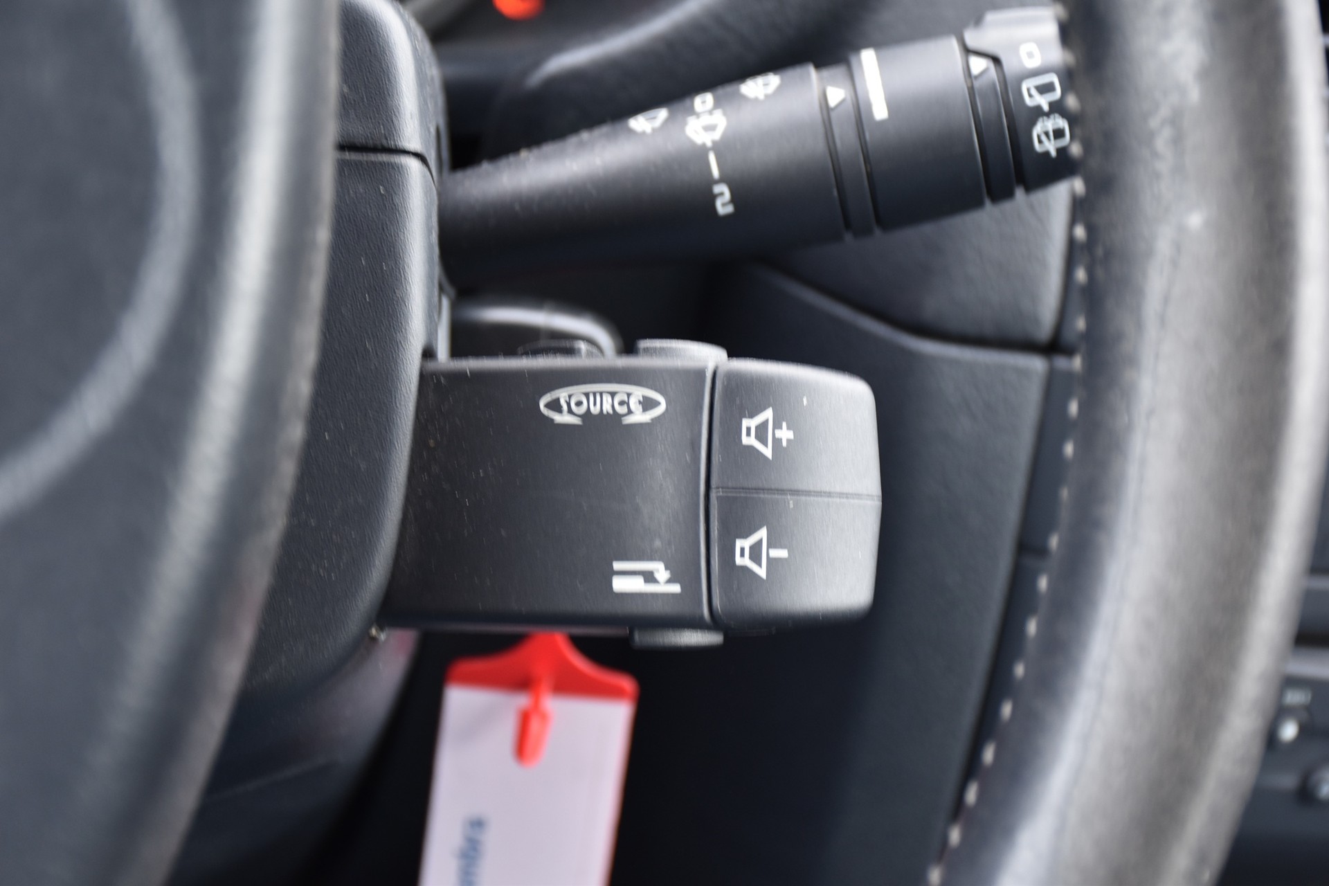 RENAULT Clio 1.4 16V Extrême-image-8