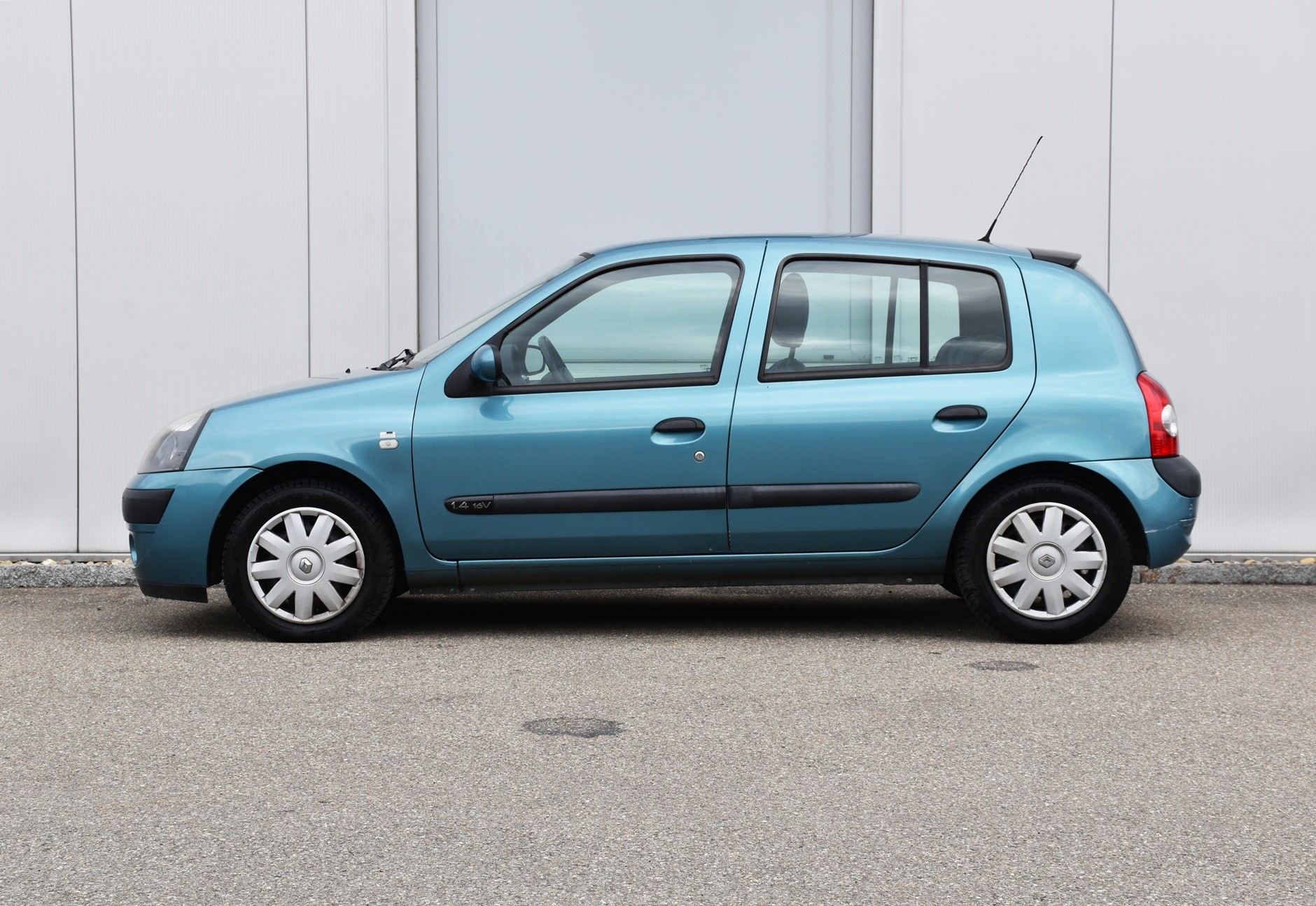 RENAULT Clio 1.4 16V Extrême-image-2