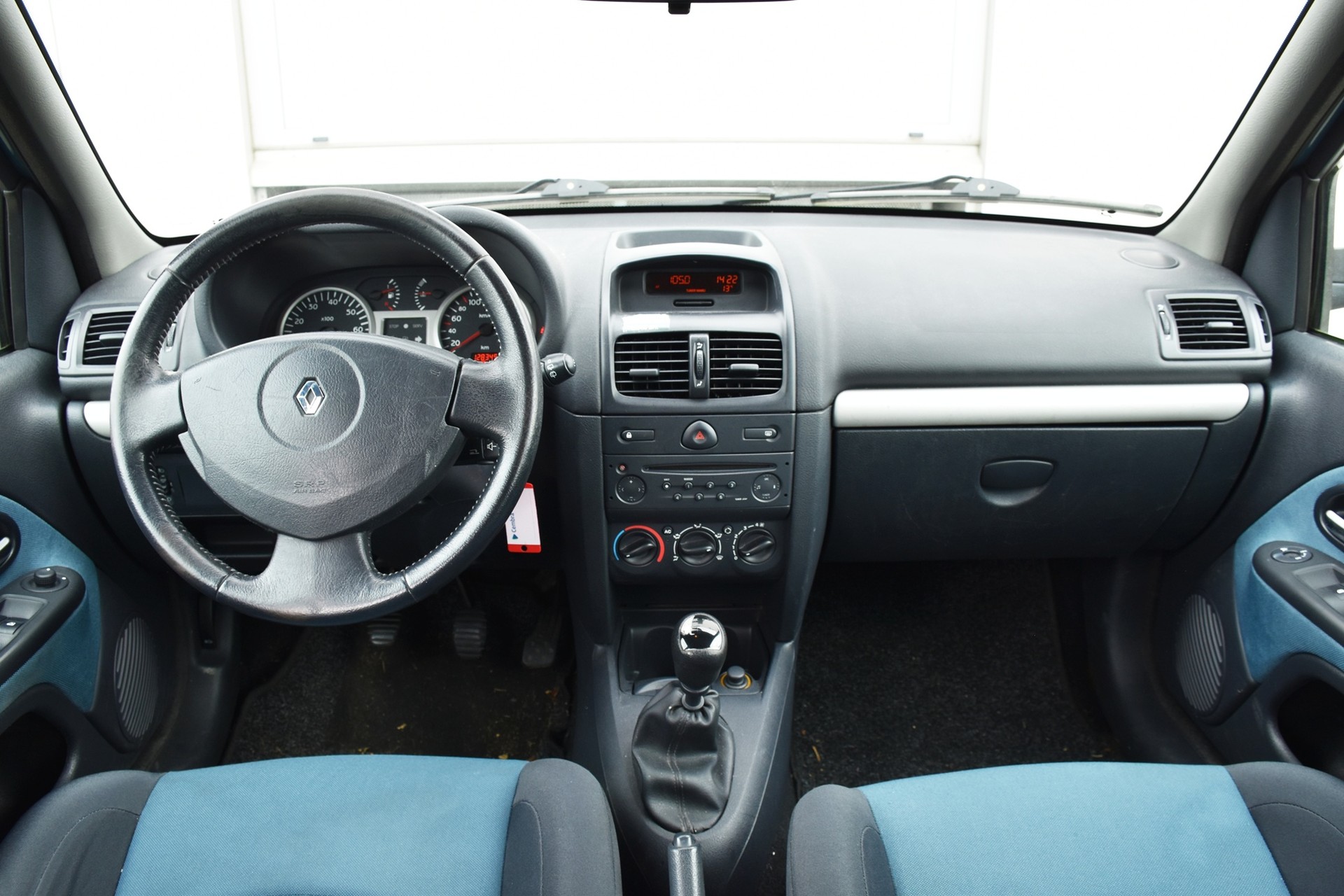 RENAULT Clio 1.4 16V Extrême-image-6
