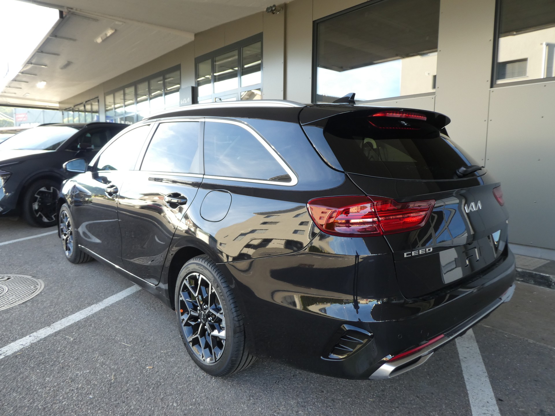 KIA Ceed Sportswagon 1.5 T-GDi MHEV GT-Line DCT-image-4