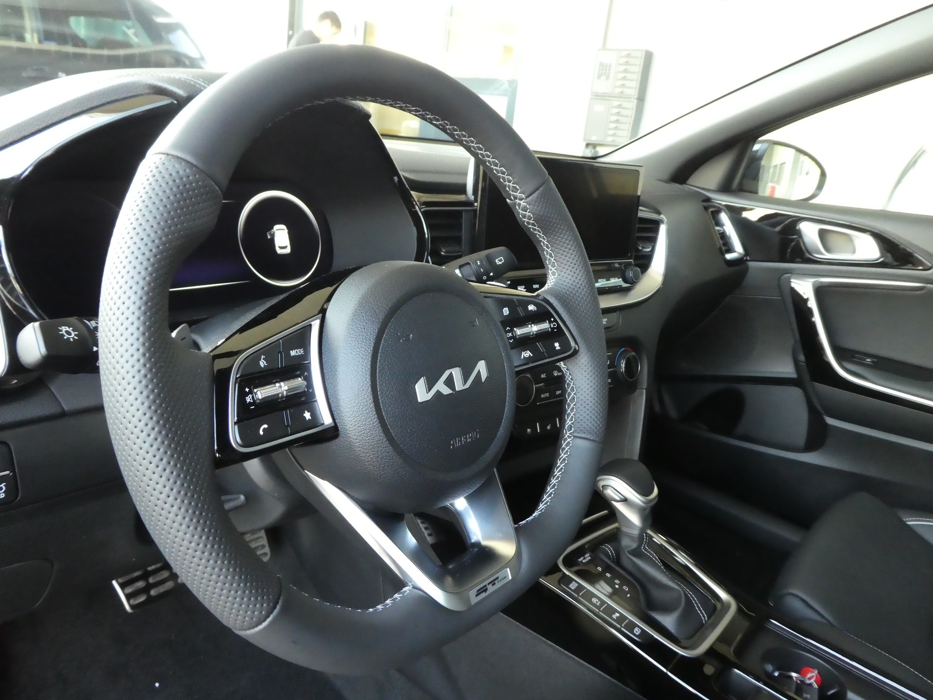 KIA Ceed Sportswagon 1.5 T-GDi MHEV GT-Line DCT-image-8