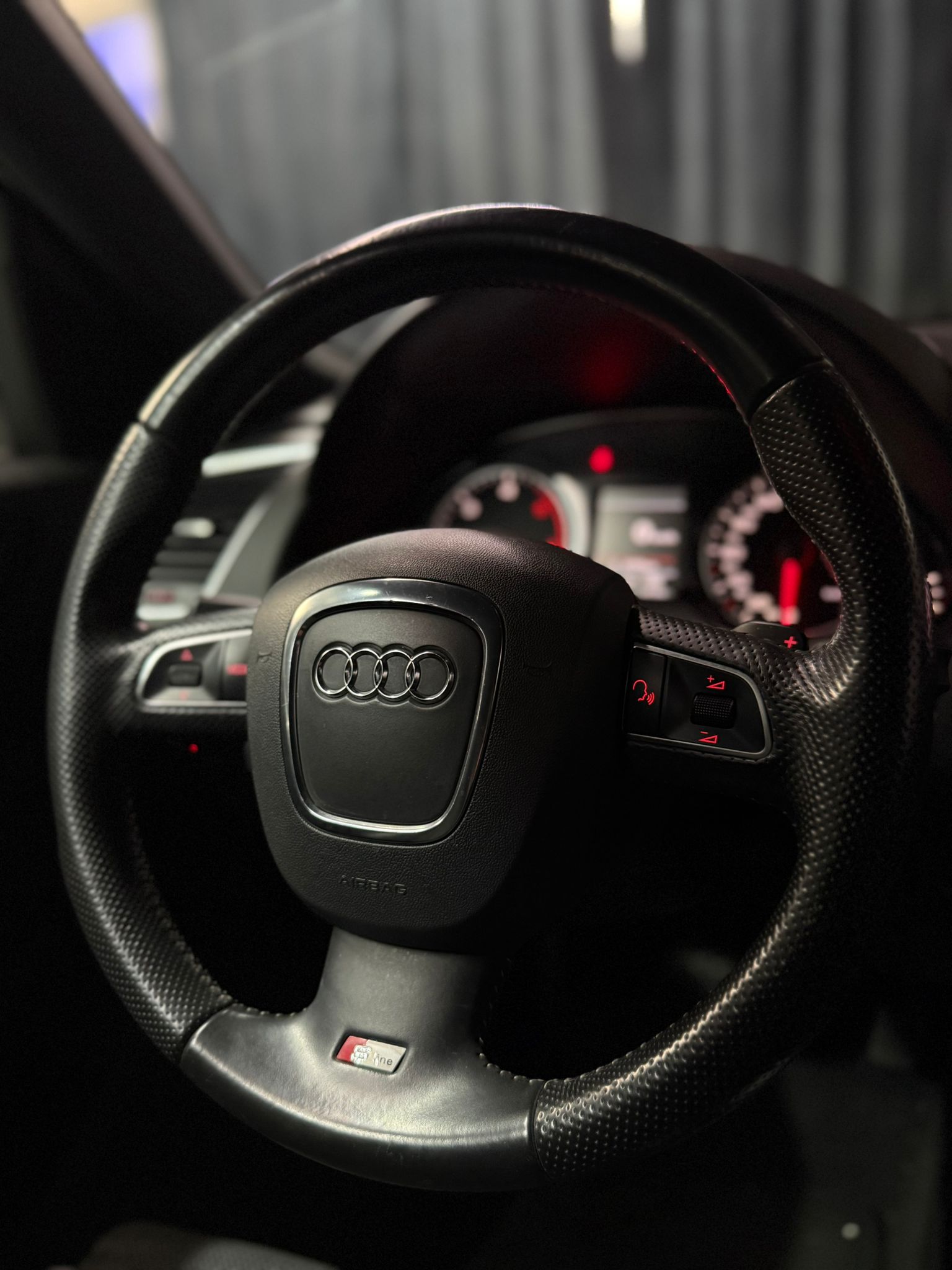 AUDI Q5 2.0 TDI quattro S-tronic S-Line / All Black-image-13